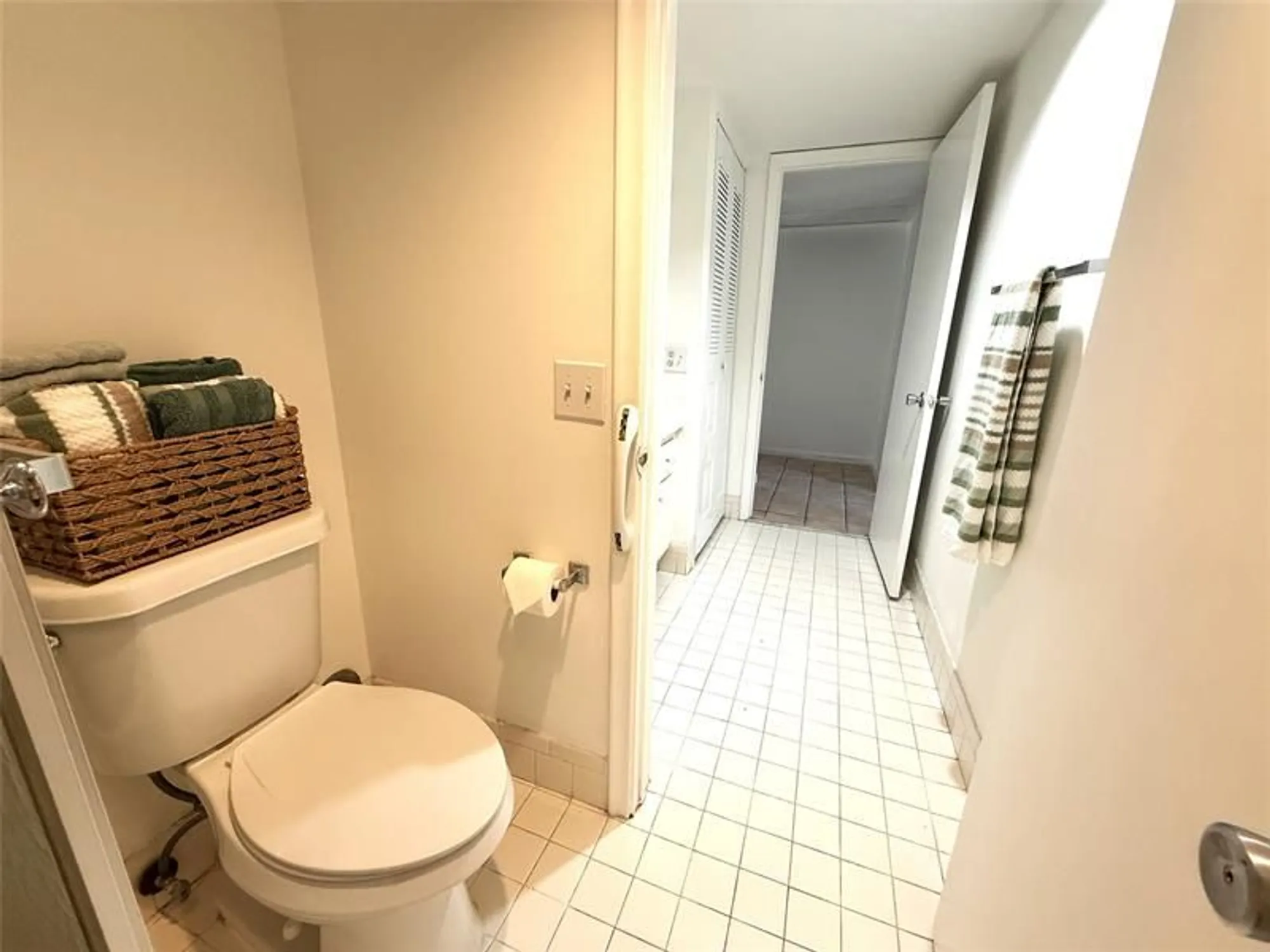 Property Slideshow image 14 of 24 | 1902 bermuda cir e1, Coconut Creek, FL, 33066