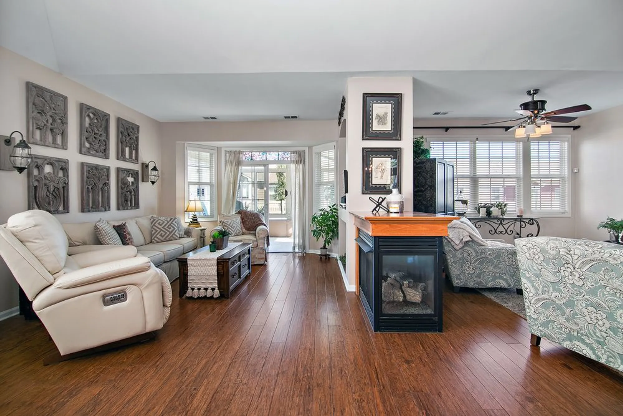 Property Slideshow image 11 of 31 | 17053 mendota dr, Lockport, IL, 60441