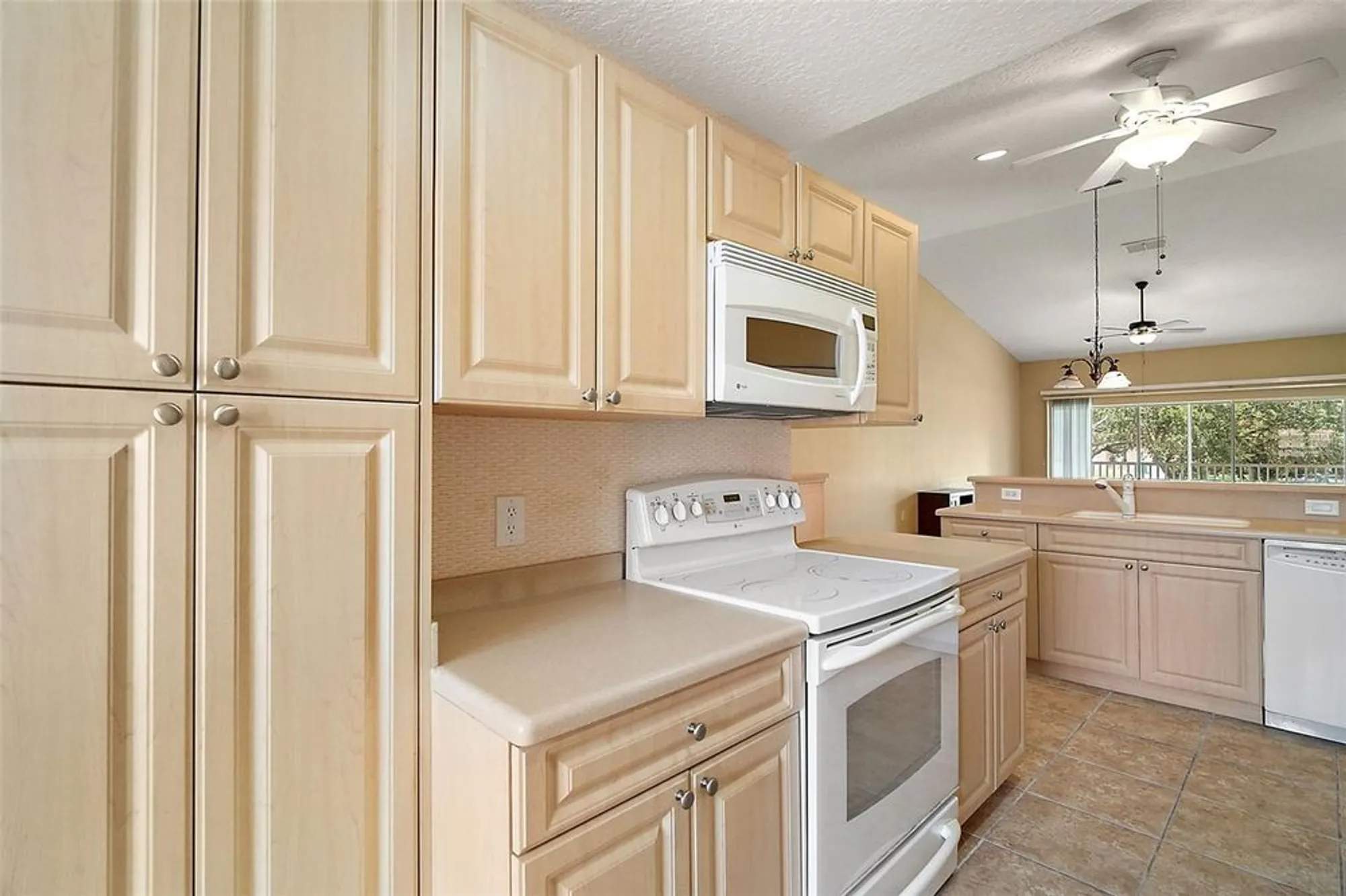 Property Slideshow image 17 of 33 | 5368 compass pt # 202, Oxford, FL, 34484