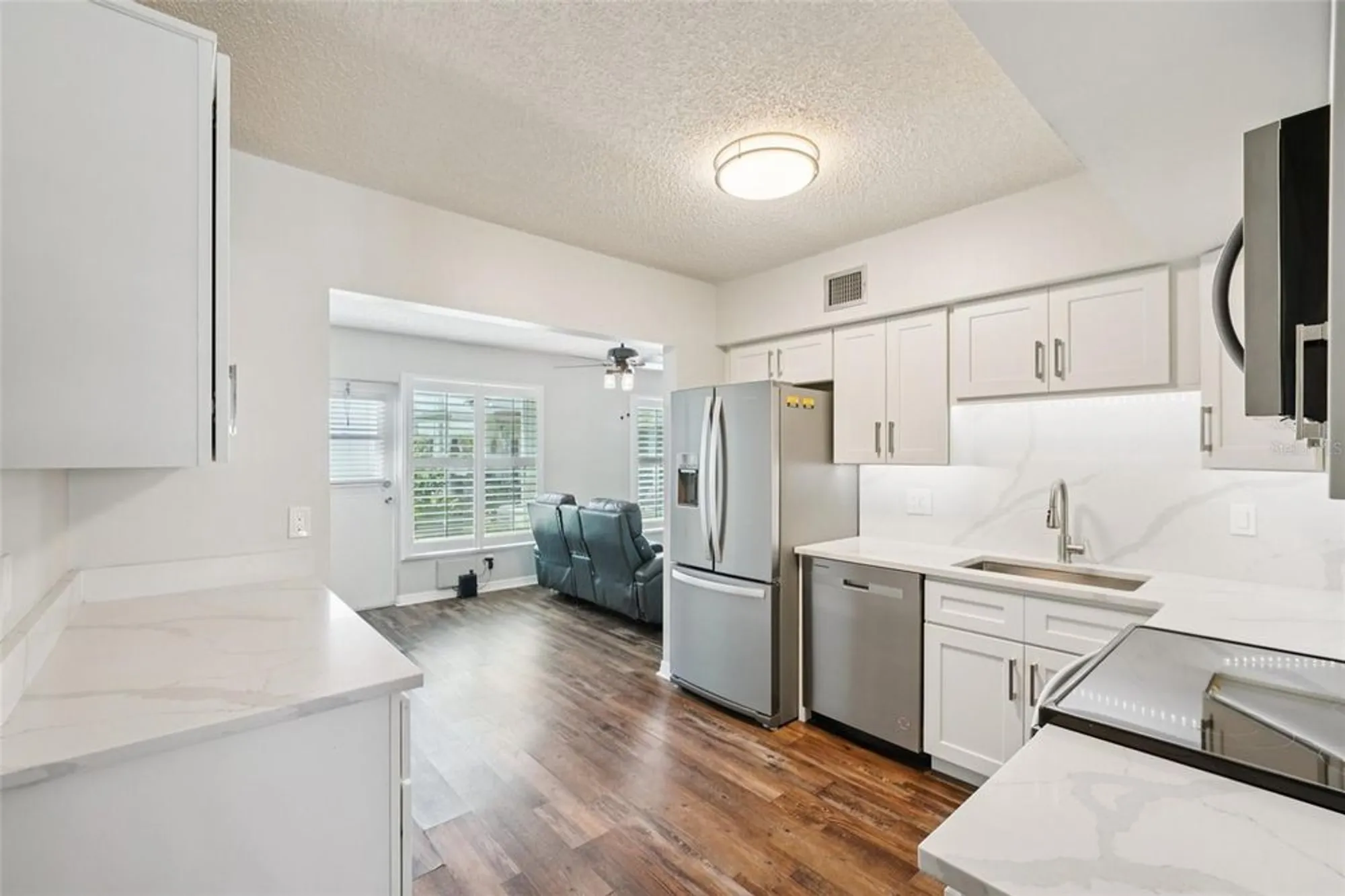 Property Slideshow image 8 of 46 | 2255 philippine dr 9, Clearwater, FL, 33763