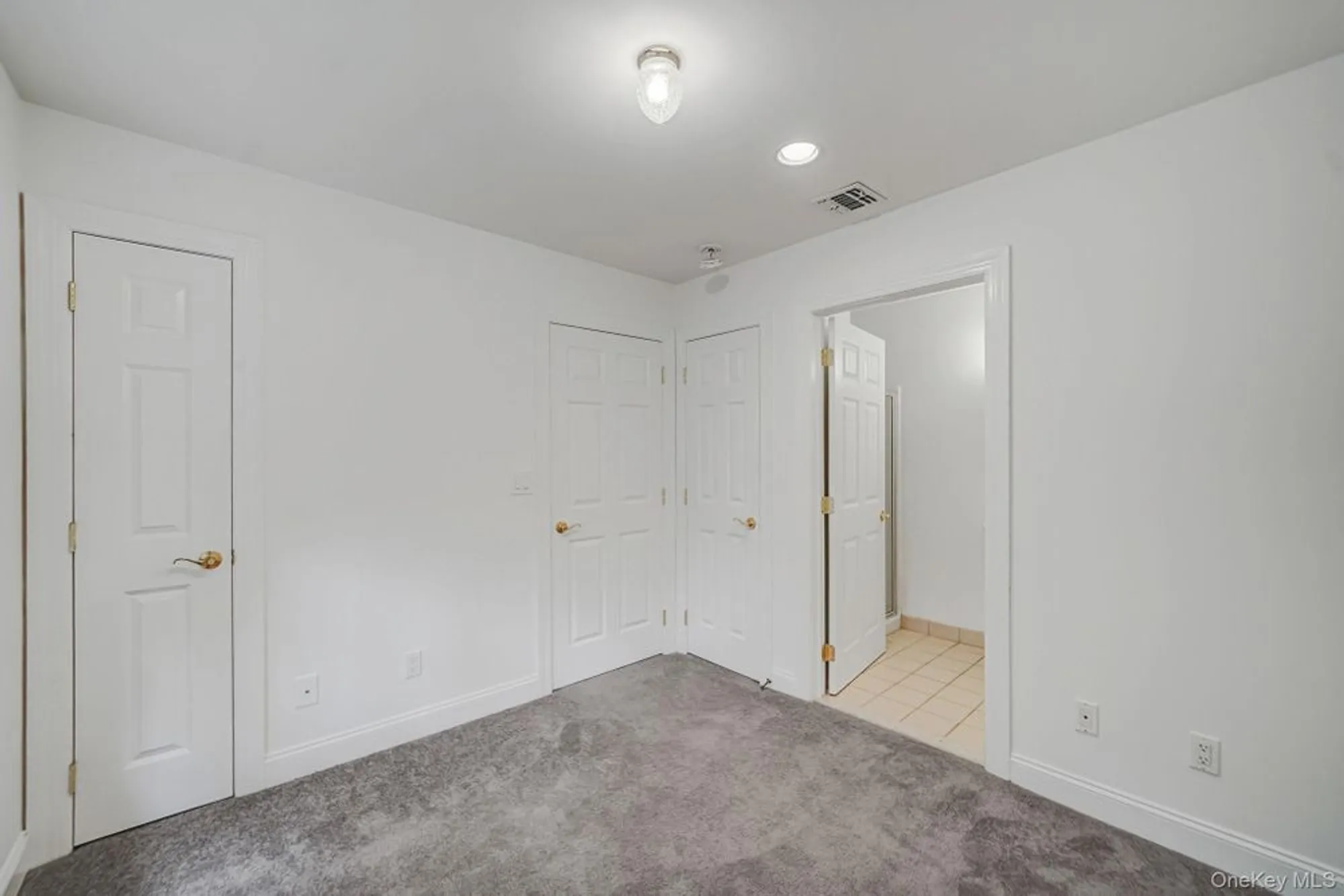 Property Slideshow image 11 of 29 | 1126 savoy dr, Melville, NY, 11747