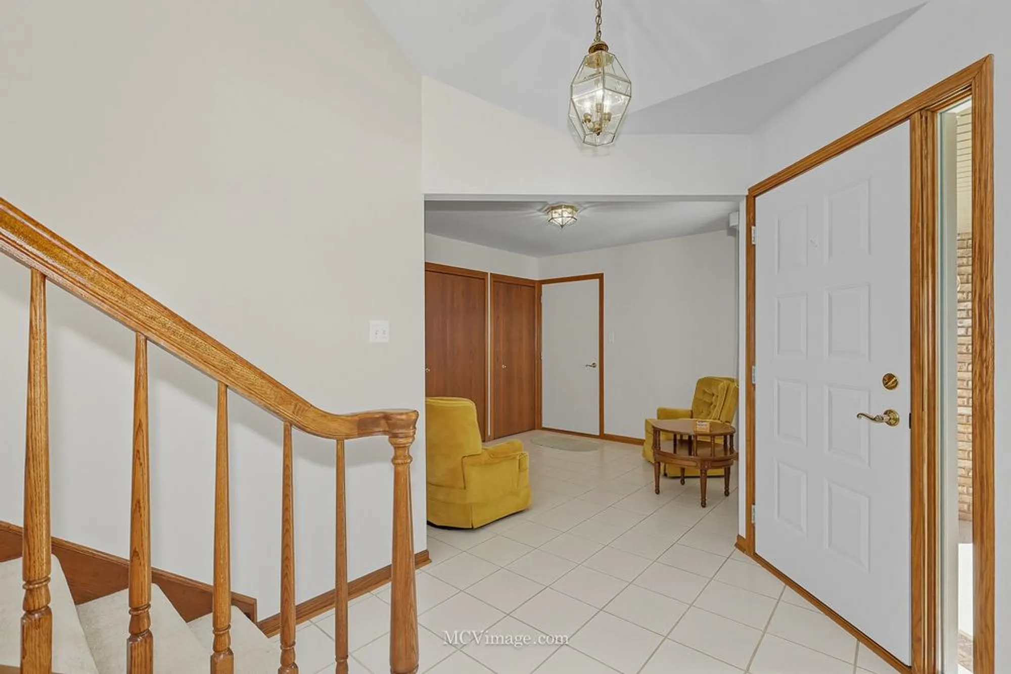 Property Slideshow image 4 of 25 | 18434 lakeview cir, Tinley Park, IL, 60477