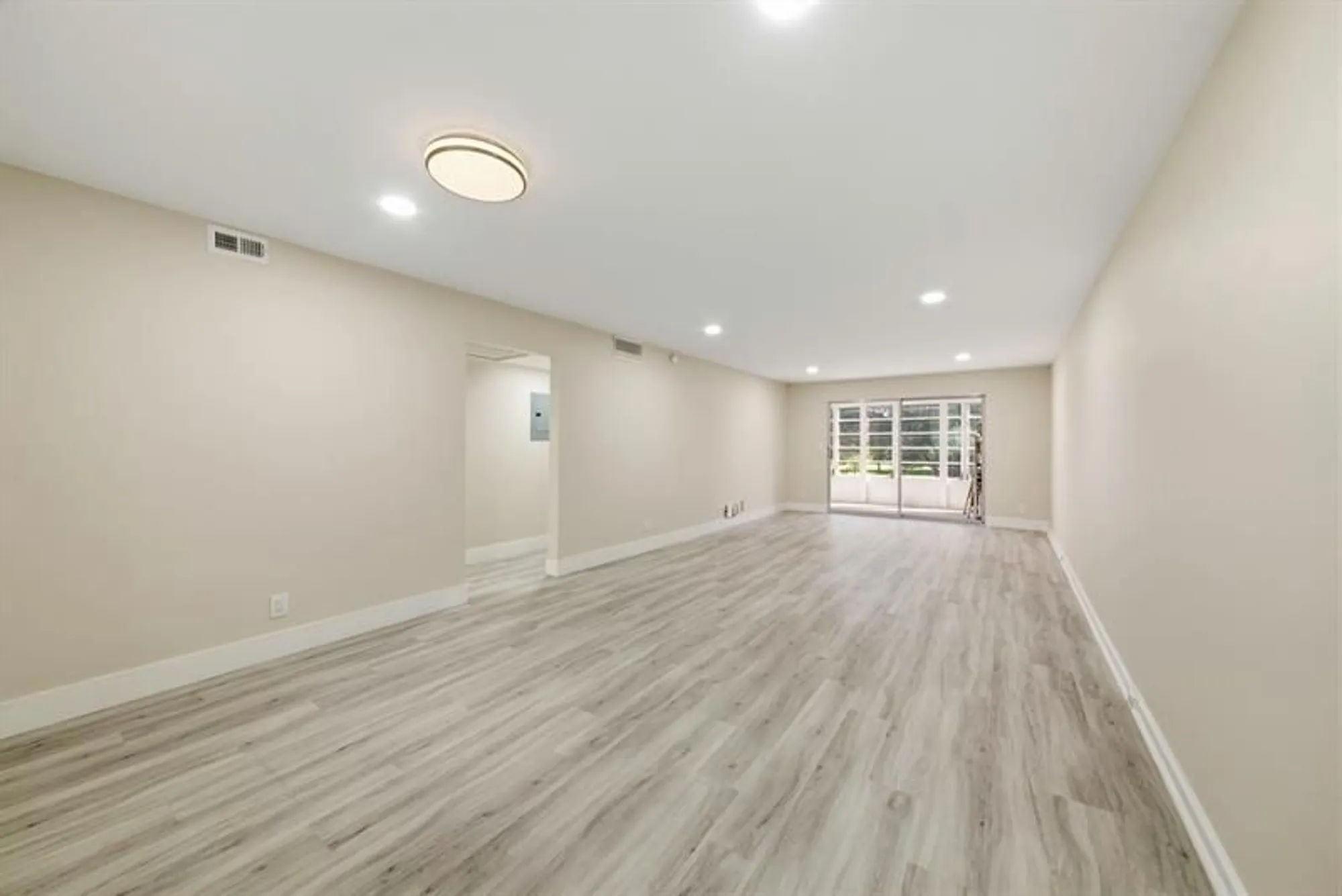 Property Slideshow image 12 of 25 | 2901 victoria cir apt b2, Coconut Creek, FL, 33066