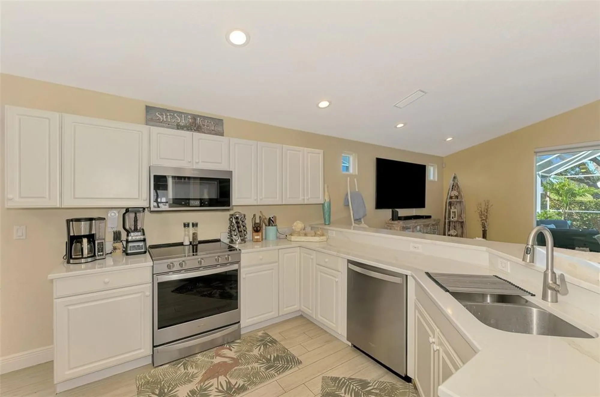 Property Slideshow image 22 of 55 | 320 bermuda ct 10, Venice, FL, 34293