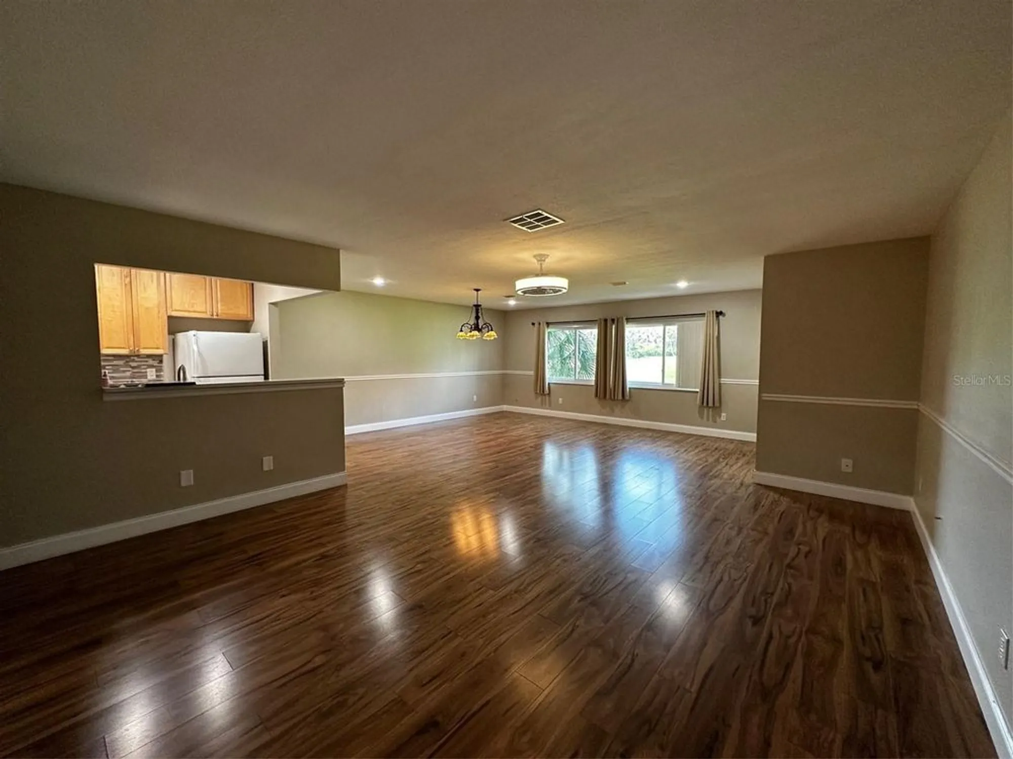 Property Slideshow image 4 of 12 | 405 gladstone pl, Sun City Center, FL, 33573