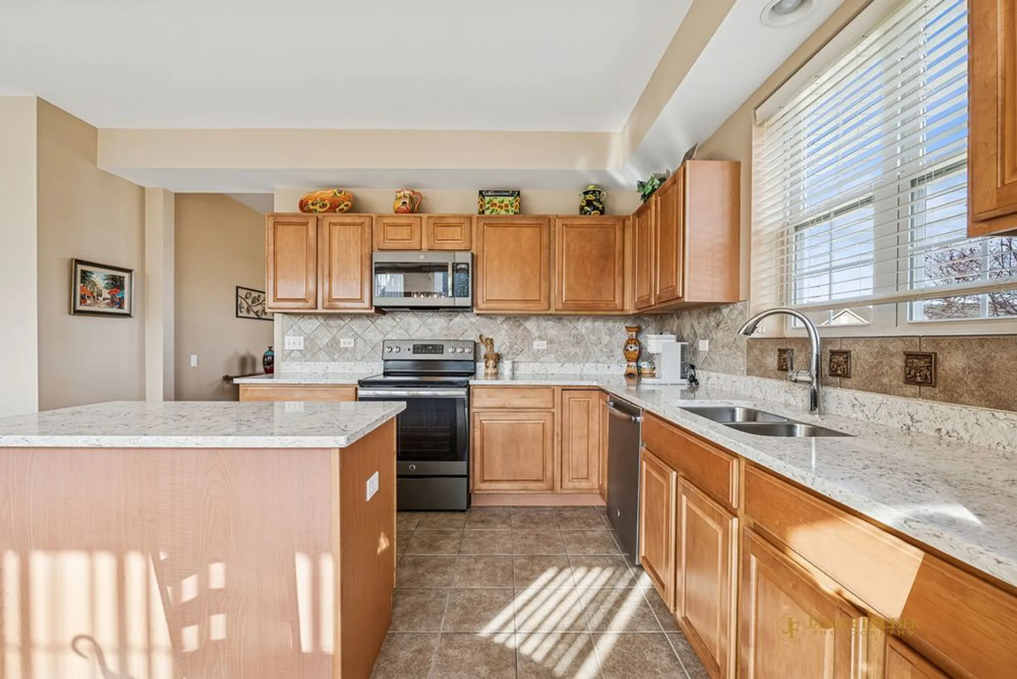 Property Slideshow image 10 of 21 | 13463 morgan way, Huntley, IL, 60142