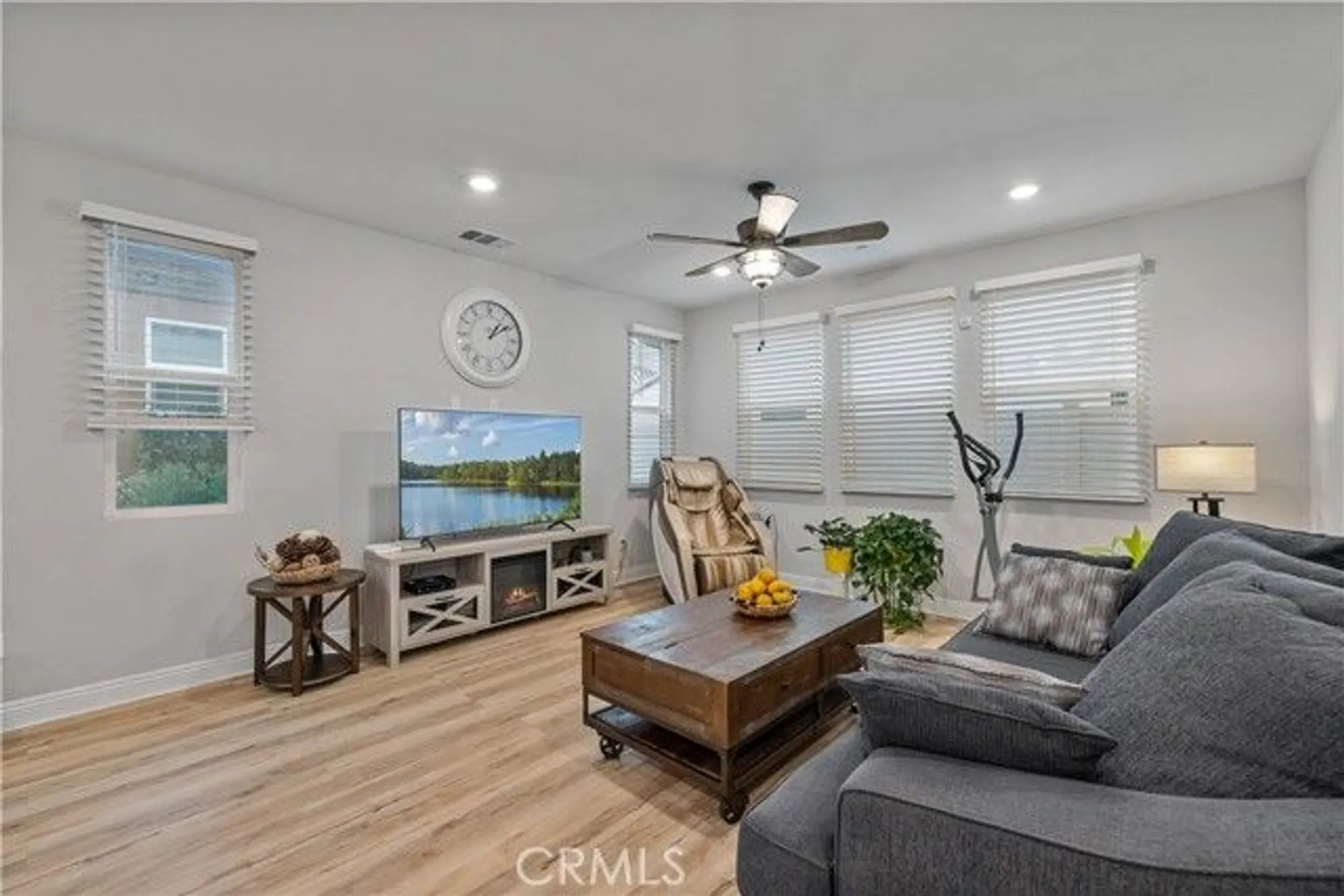 Property Slideshow image 12 of 55 | 20608 galloway dr, Santa Clarita, CA, 91350