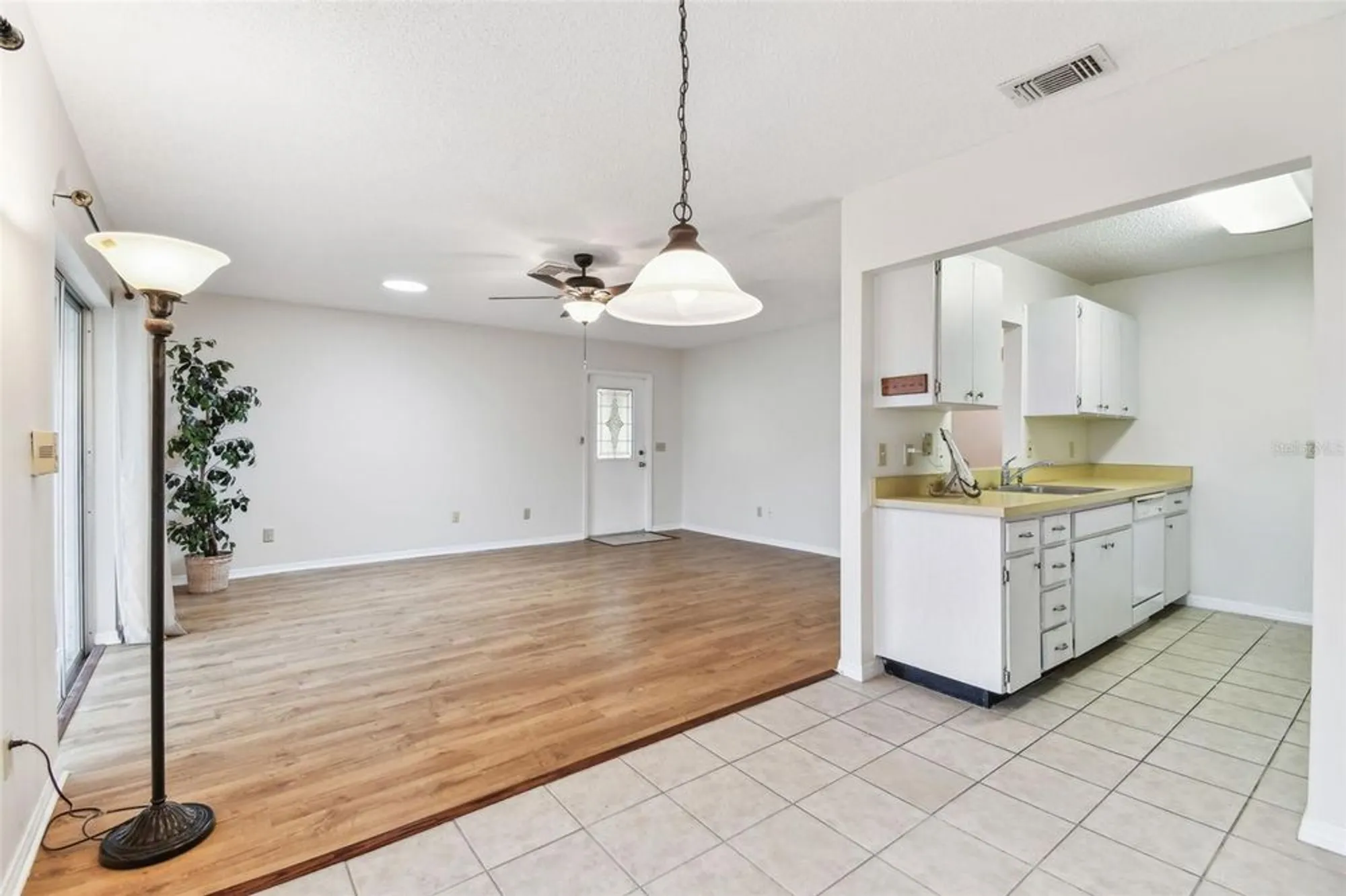Property Slideshow image 12 of 50 | 2301 grenoble pl # 1, Sun City Center, FL, 33573