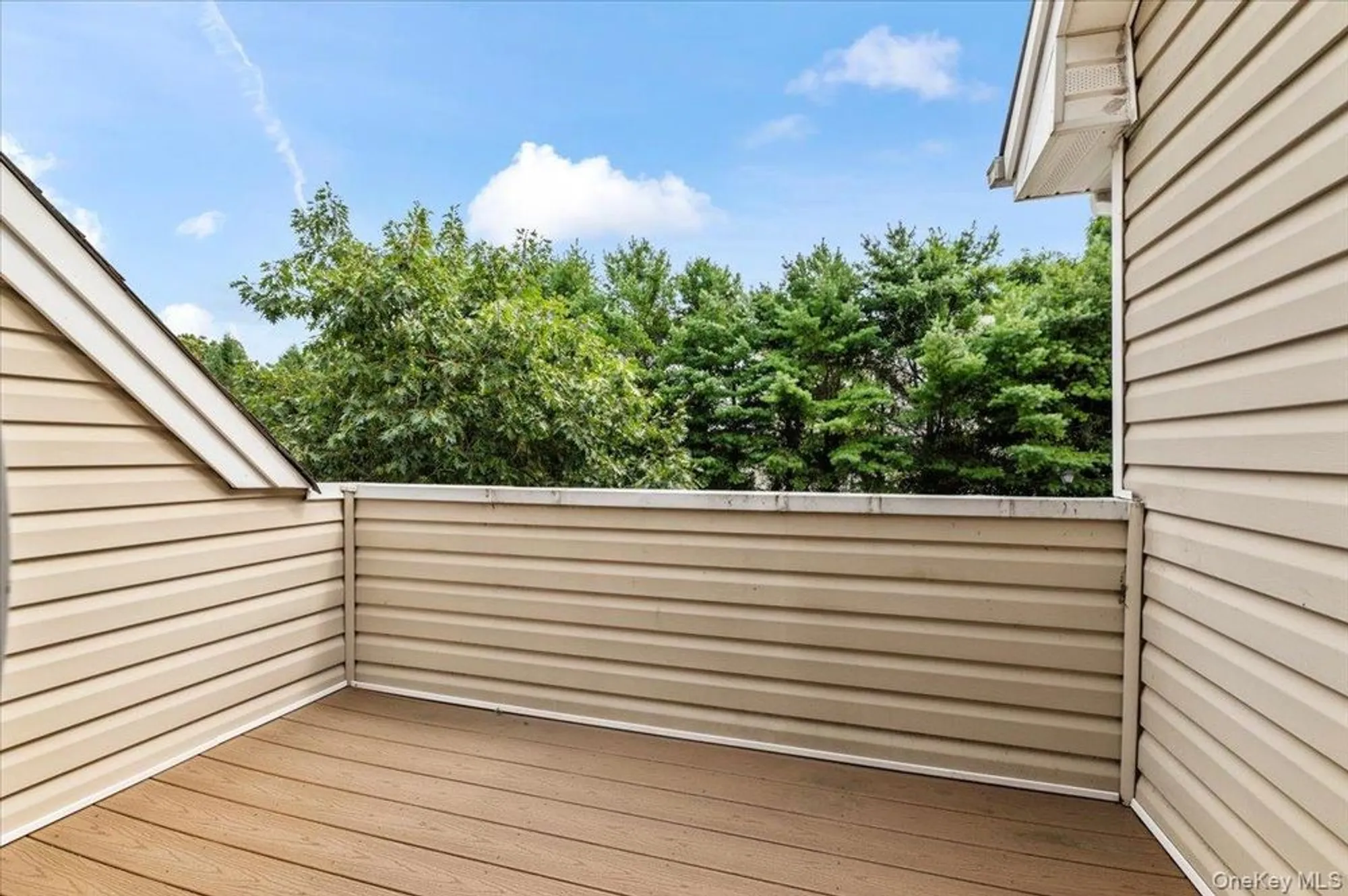 Property Slideshow image 11 of 27 | 108 joseph ln, Dix Hills, NY, 11746