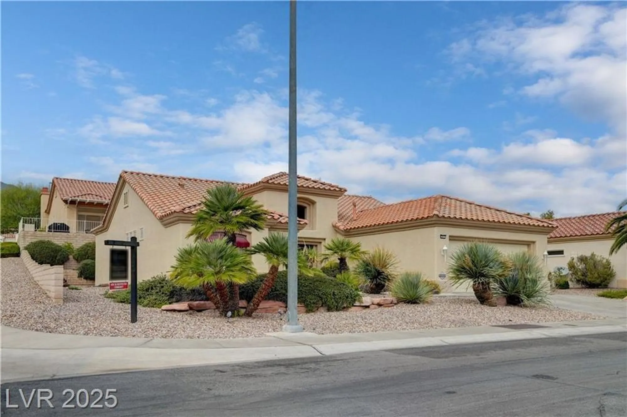 Property Slideshow image 3 of 77 | 2801 byron dr, Las Vegas, NV, 89134