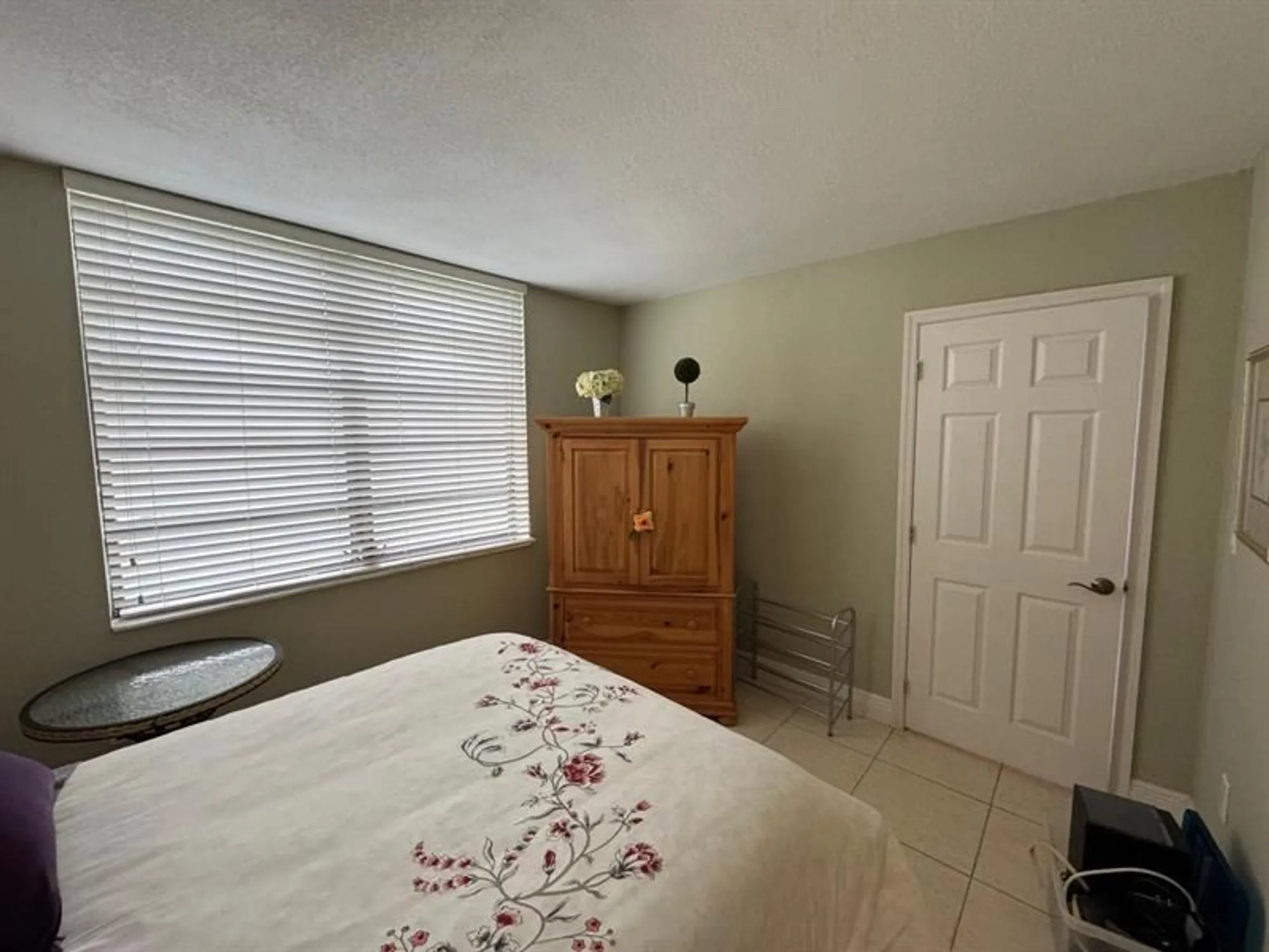 Property Slideshow image 22 of 60 | 900 colony point cir 407, Pembroke Pines, FL, 33026