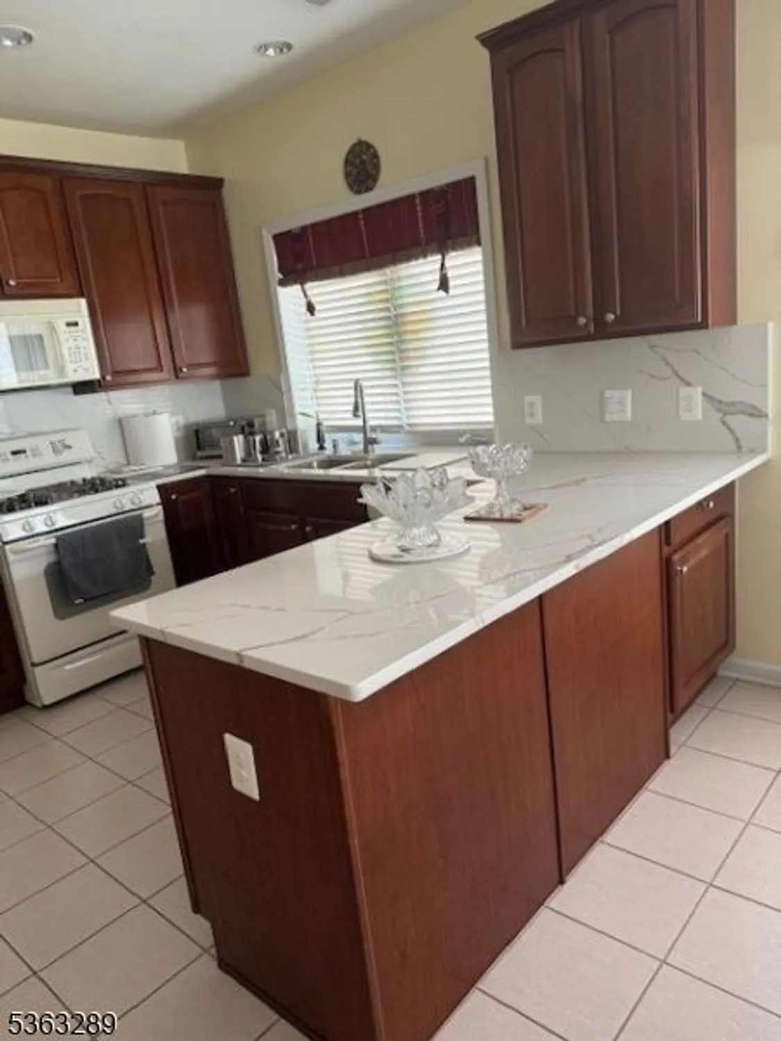 Property Slideshow image 4 of 27 | 515 crossfields ln, Somerset, NJ, 08873