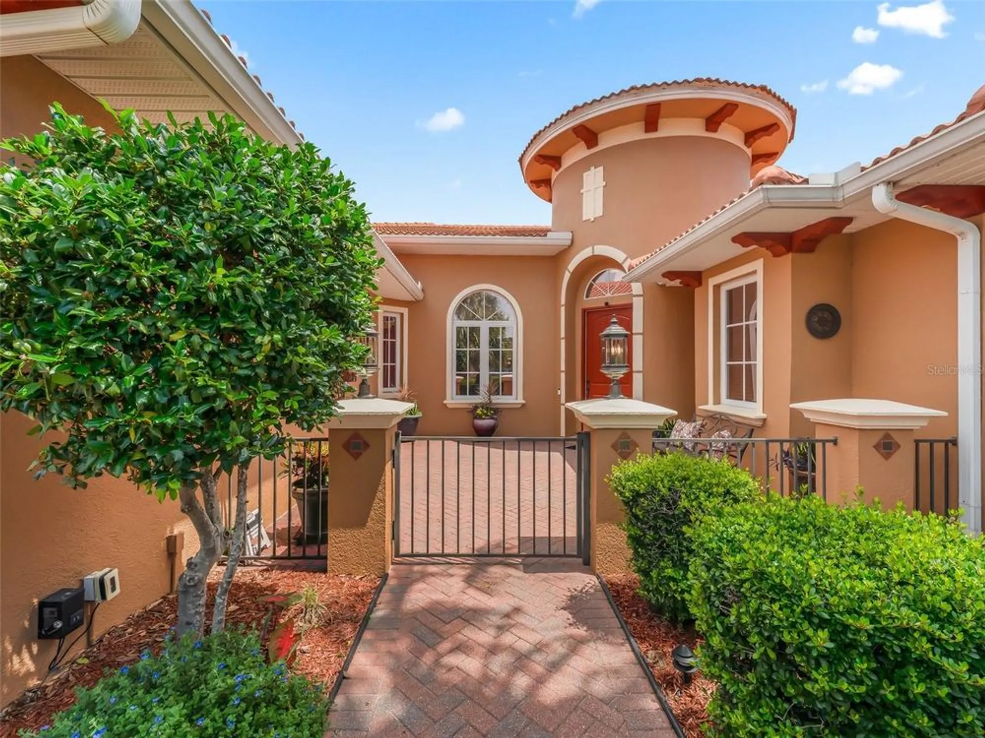 Property Slideshow image 6 of 57 | 5235 island terrace ct, Lady Lake, FL, 32159