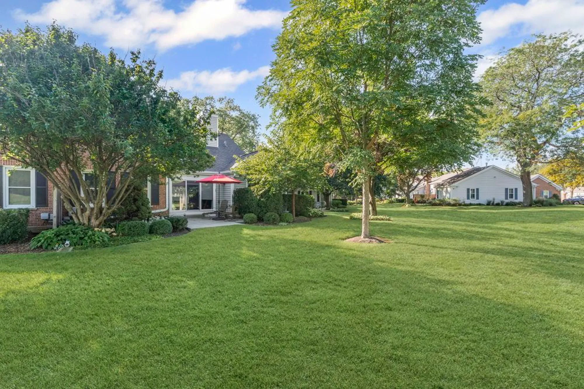 Property Slideshow image 5 of 6 | 688 glasgow ln, Prospect Heights, IL, 60070