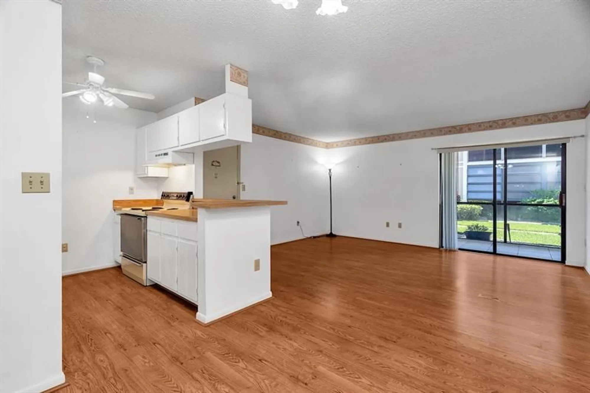 Property Slideshow image 12 of 34 | 7717 ashmont cr 109, Tamarac, FL, 33321