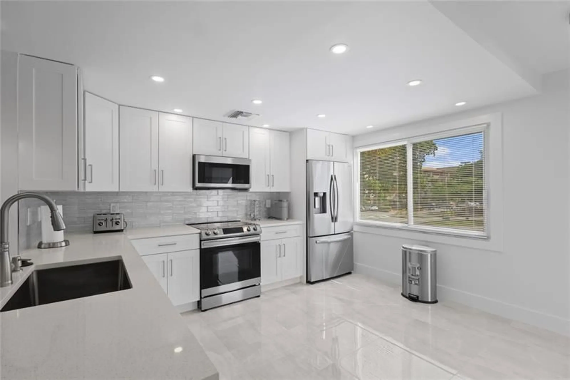 Property Slideshow image 2 of 15 | 4301 martinique cir m2, Coconut Creek, FL, 33066