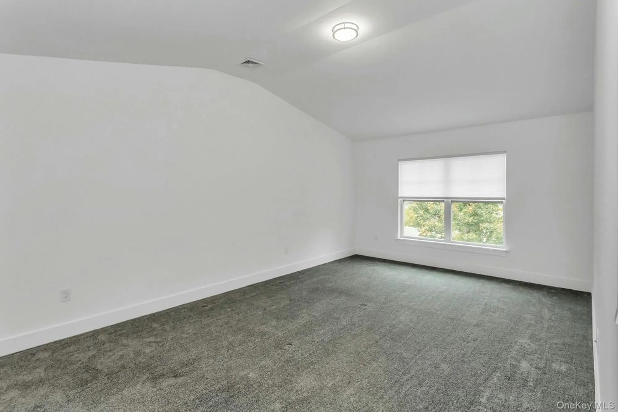 Property Slideshow image 9 of 19 | 512 breton way, Glen Cove, NY, 11542