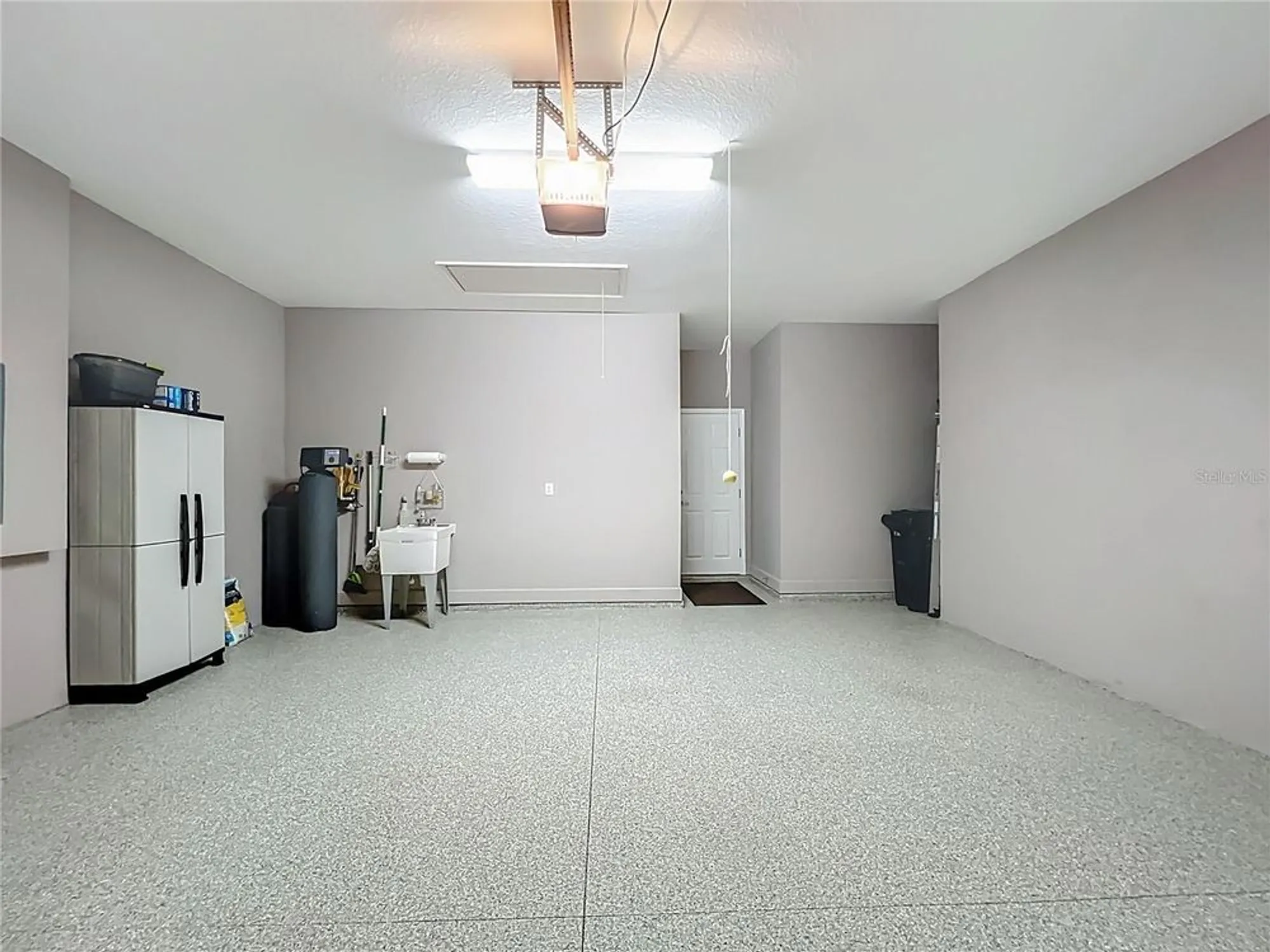 Property Slideshow image 27 of 43 | 689 chipper dr, Sun City Center, FL, 33573