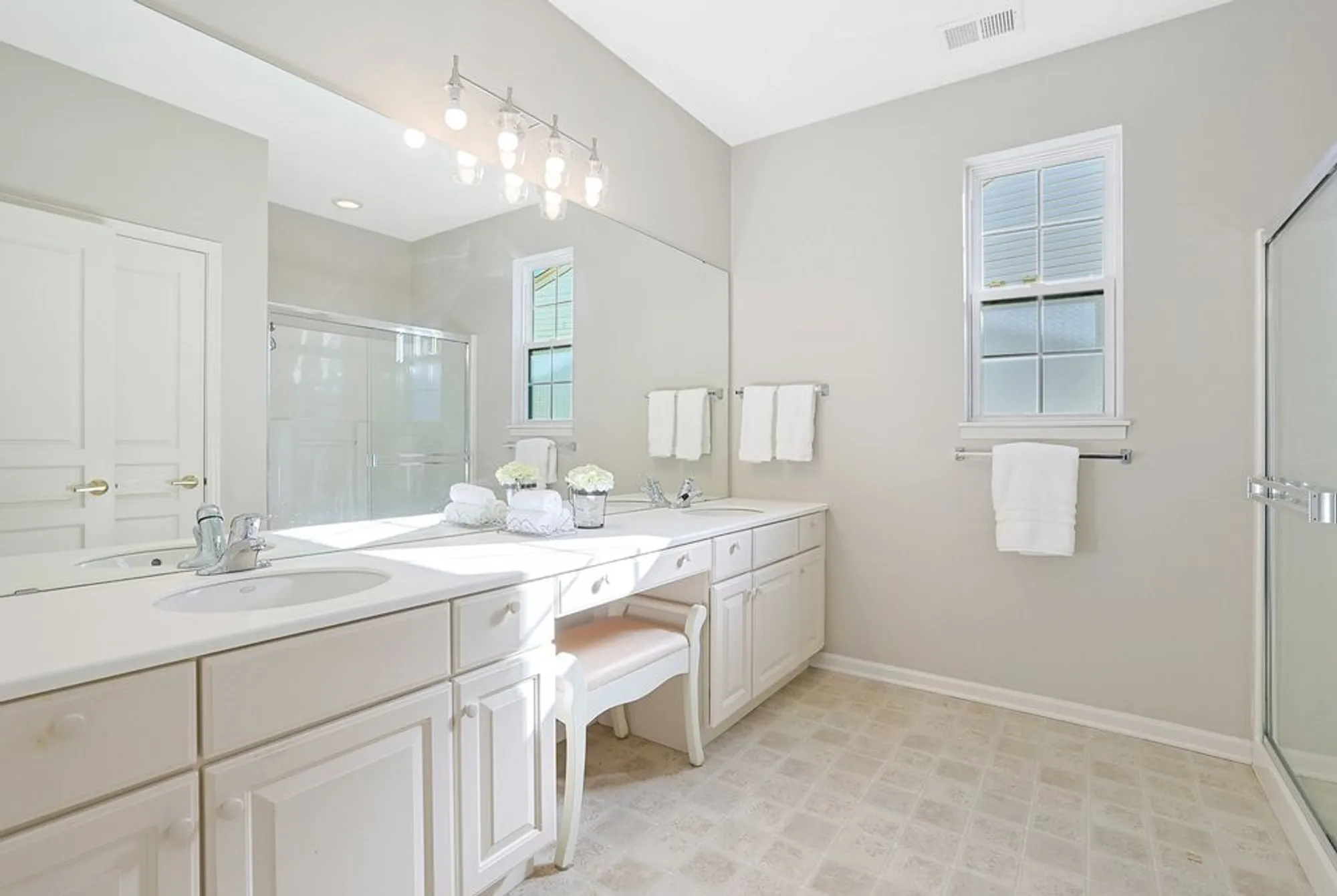Property Slideshow image 15 of 30 | 13728 chestnut ln, Huntley, IL, 60142