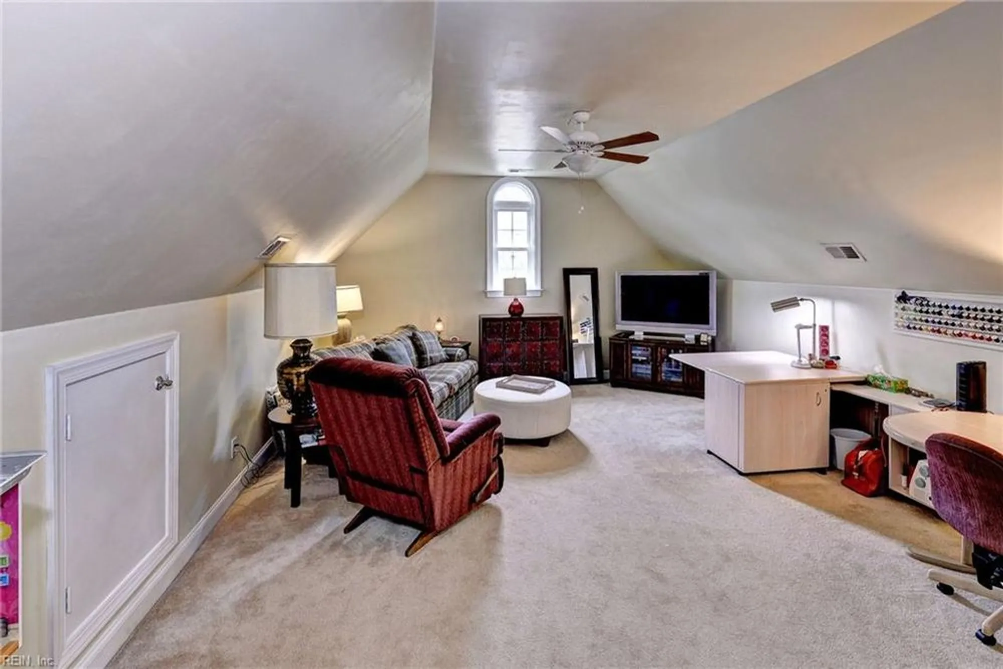 Property Slideshow image 30 of 37 | 104 nottinghamshire, Williamsburg, VA, 23188