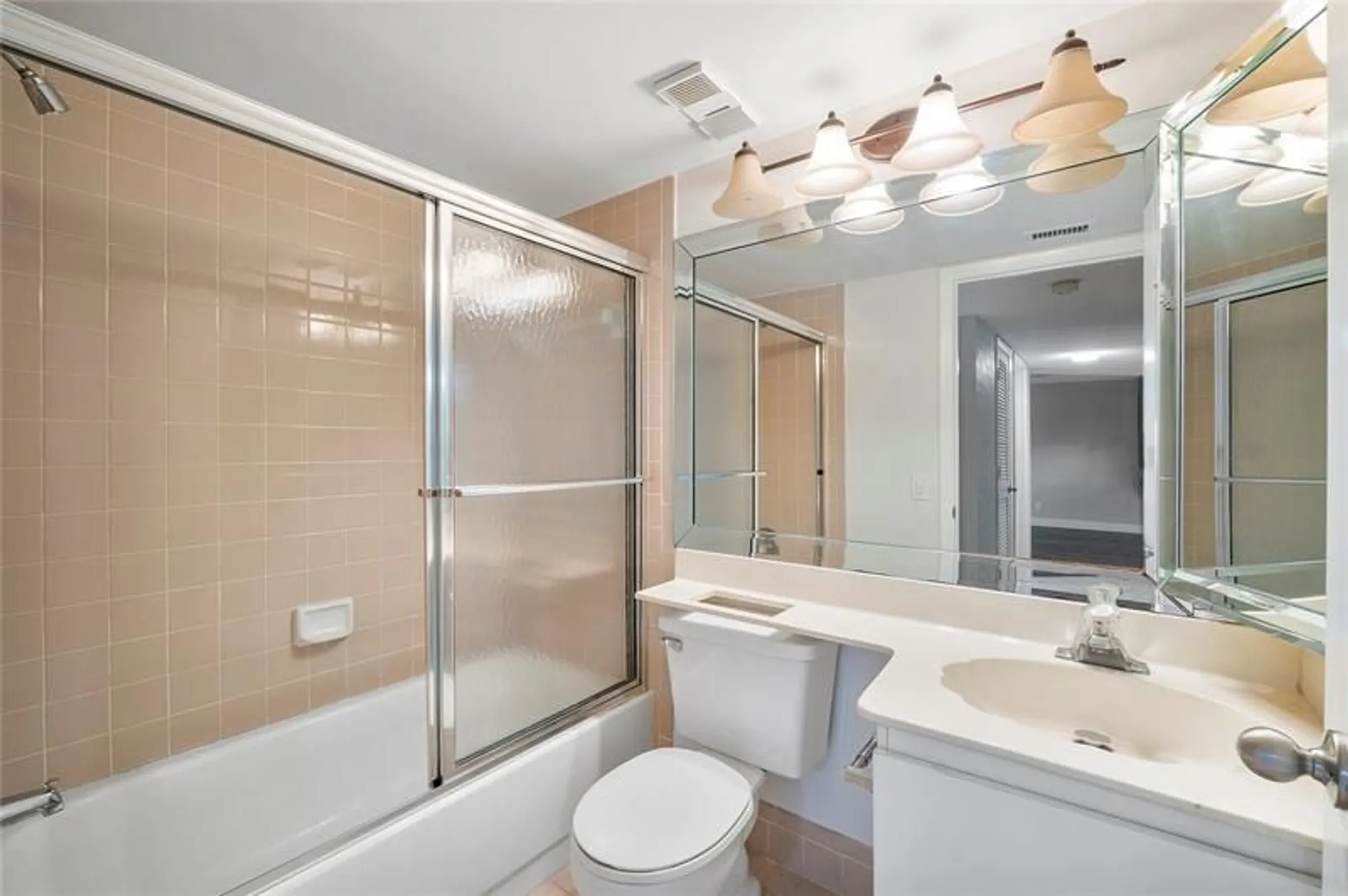 Property Slideshow image 10 of 15 | 4930 e sabal palm blvd apt 402, Tamarac, FL, 33319