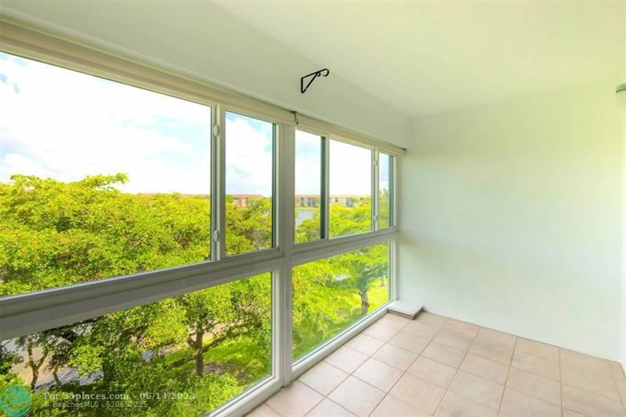 Property Slideshow image 33 of 62 | 750 sw 138th ave apt 403f, Pembroke Pines, FL, 33027