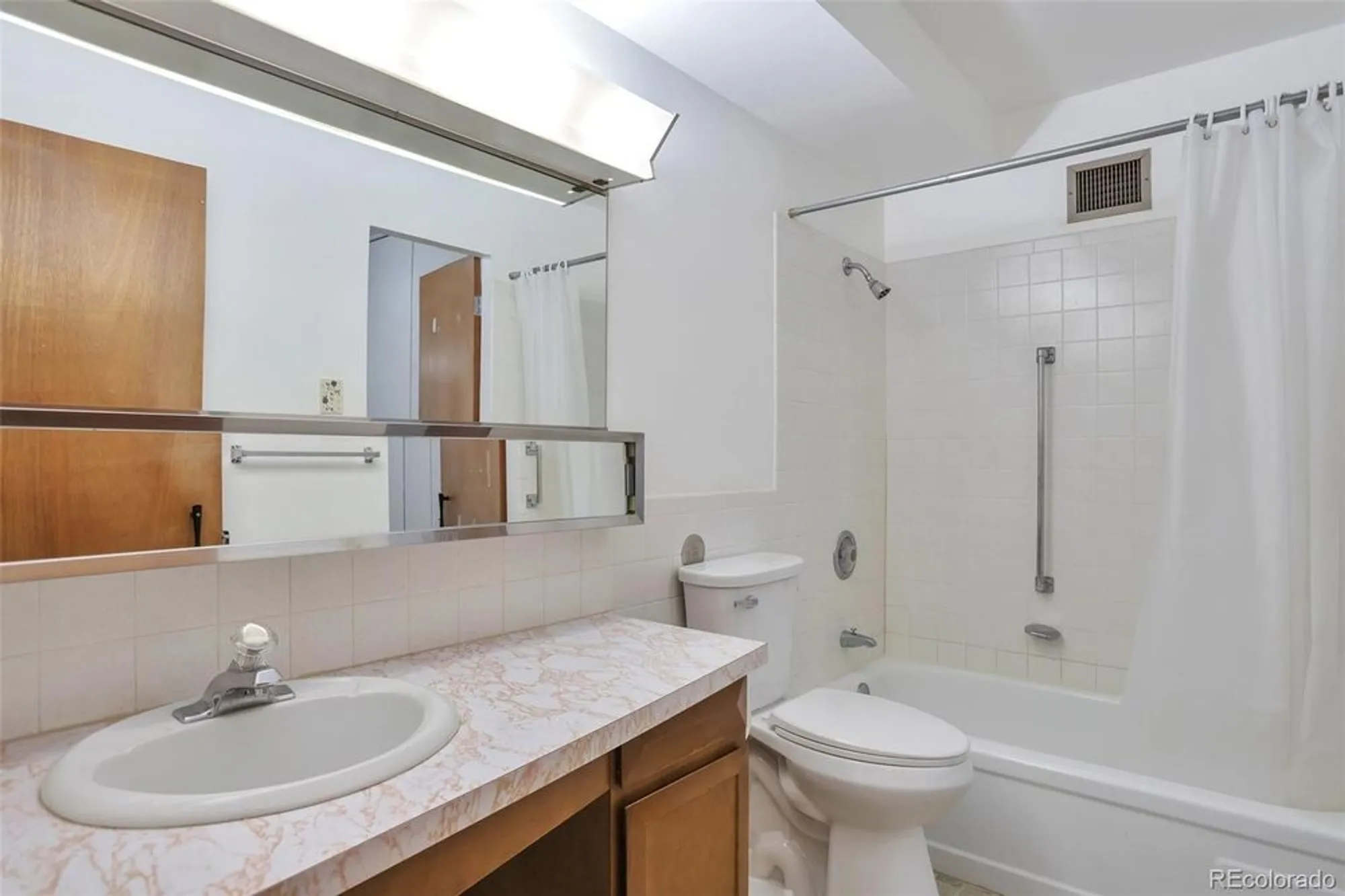 Property Slideshow image 5 of 15 | 9340 e center ave apt 8a, Denver, CO, 80247