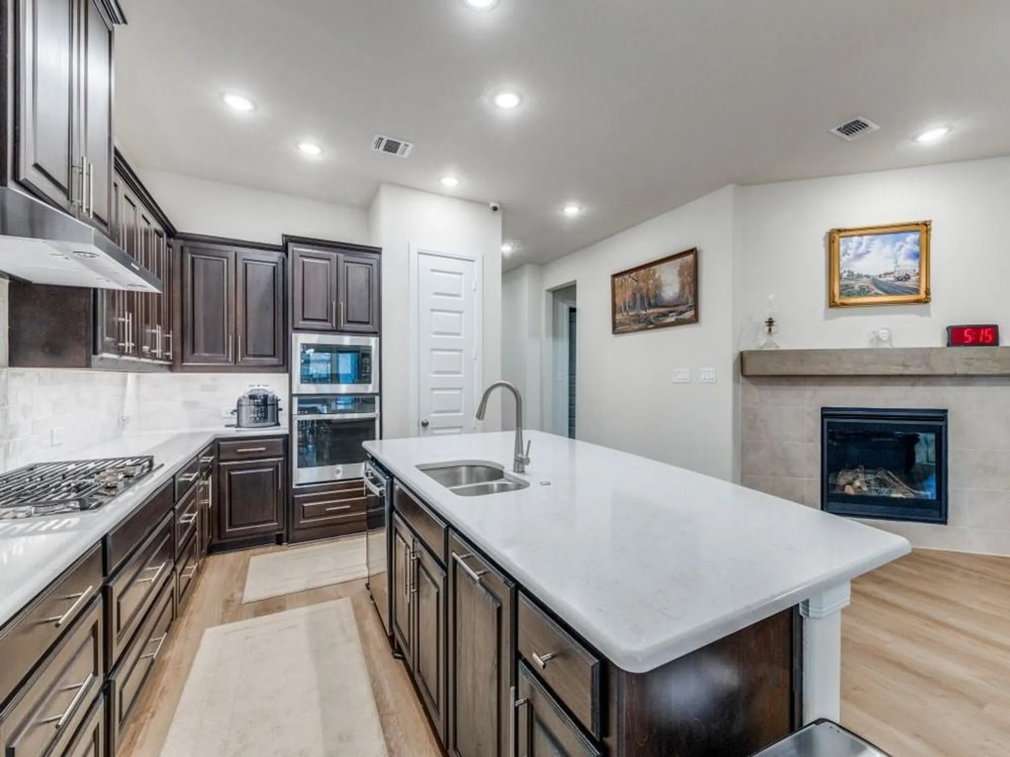 Property Slideshow image 8 of 25 | 4805 blackhawk green ct, Arlington, TX, 76005