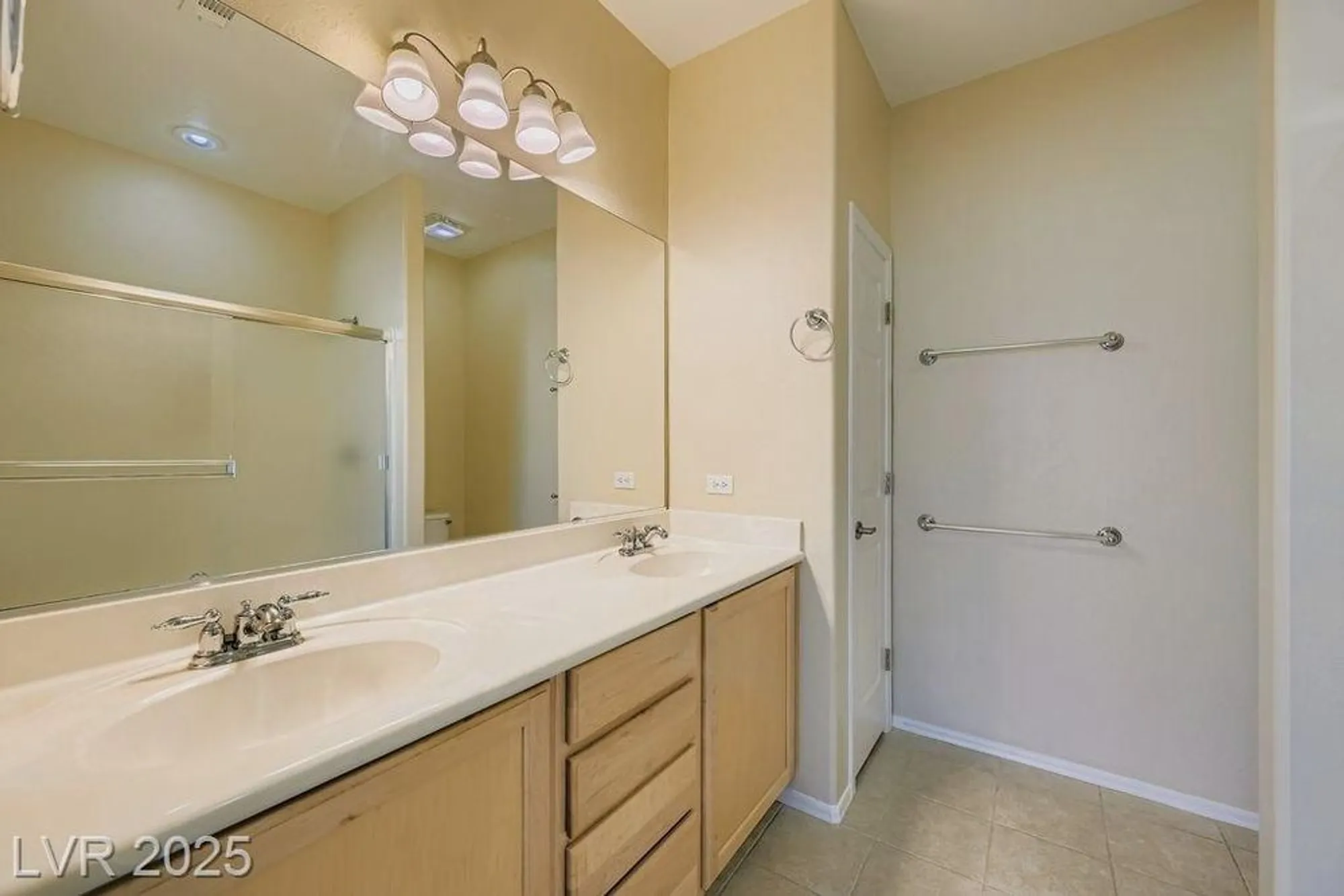 Property Slideshow image 10 of 19 | 6090 falconer ave, Las Vegas, NV, 89122