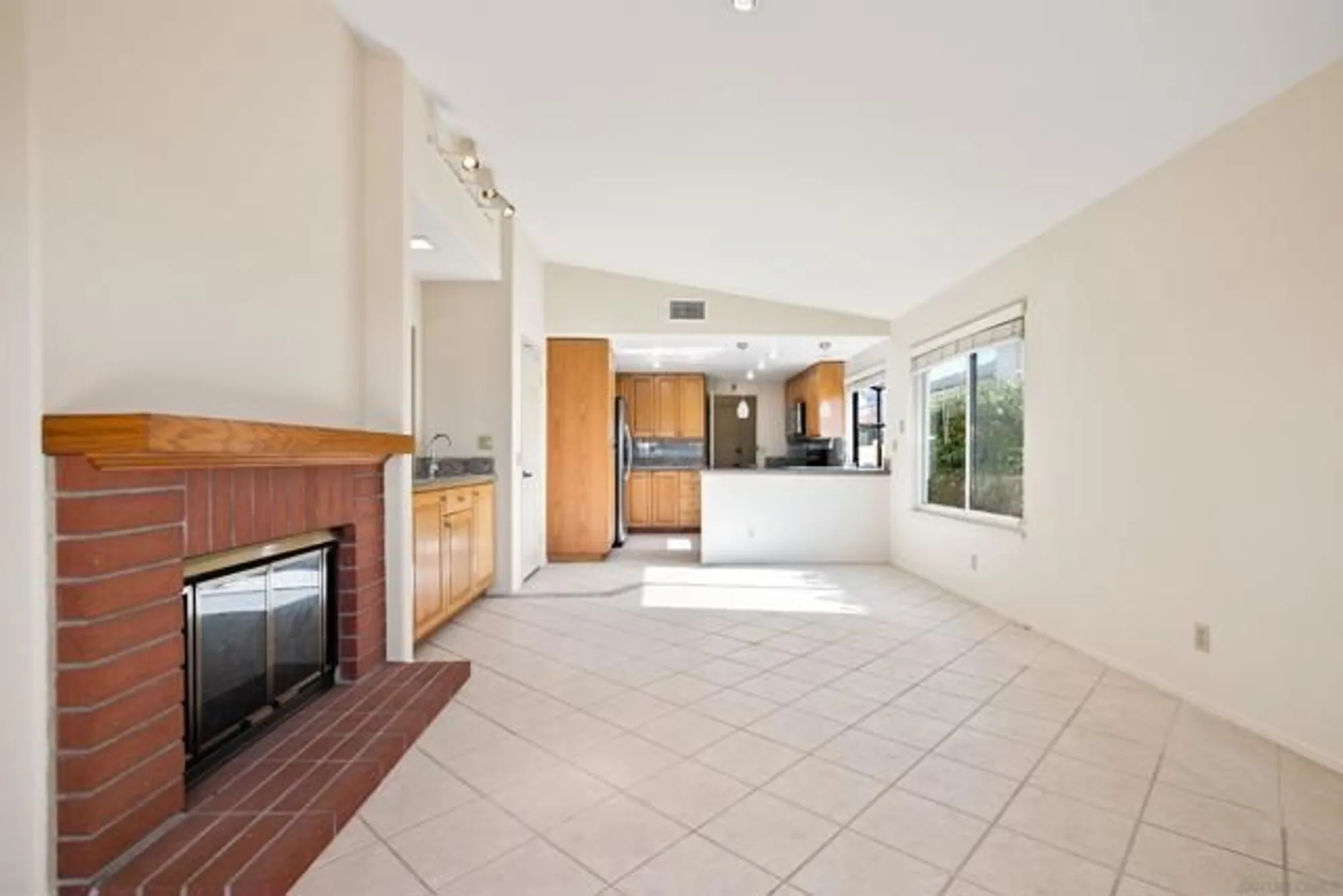 Property Slideshow image 17 of 51 | 18113 calle estepona, San Diego, CA, 92128