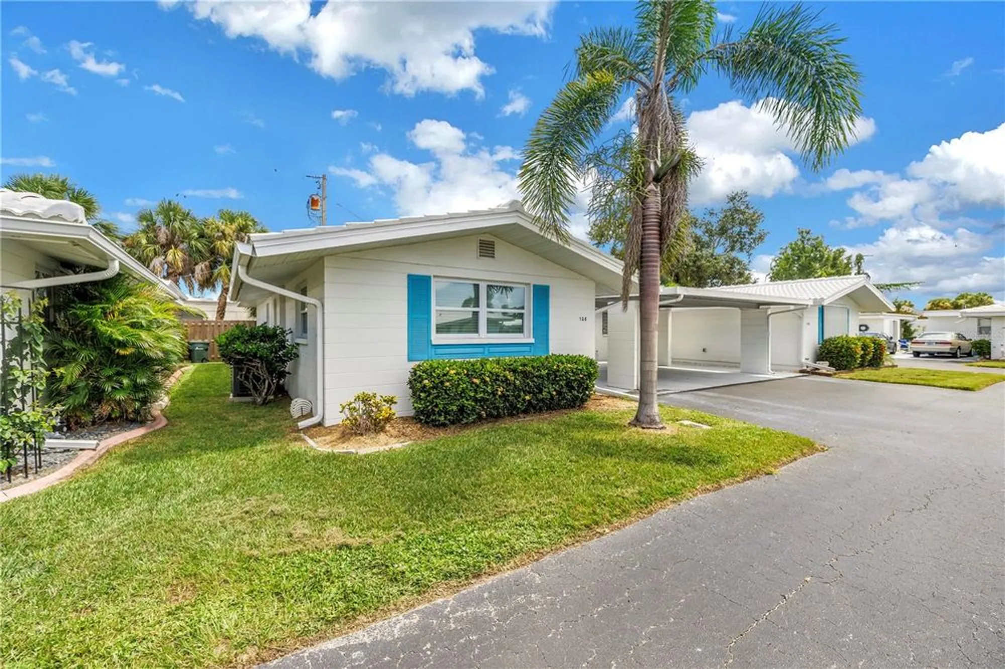 Property Slideshow image 2 of 28 | 728 caribbean cir 25, Venice, FL, 34293