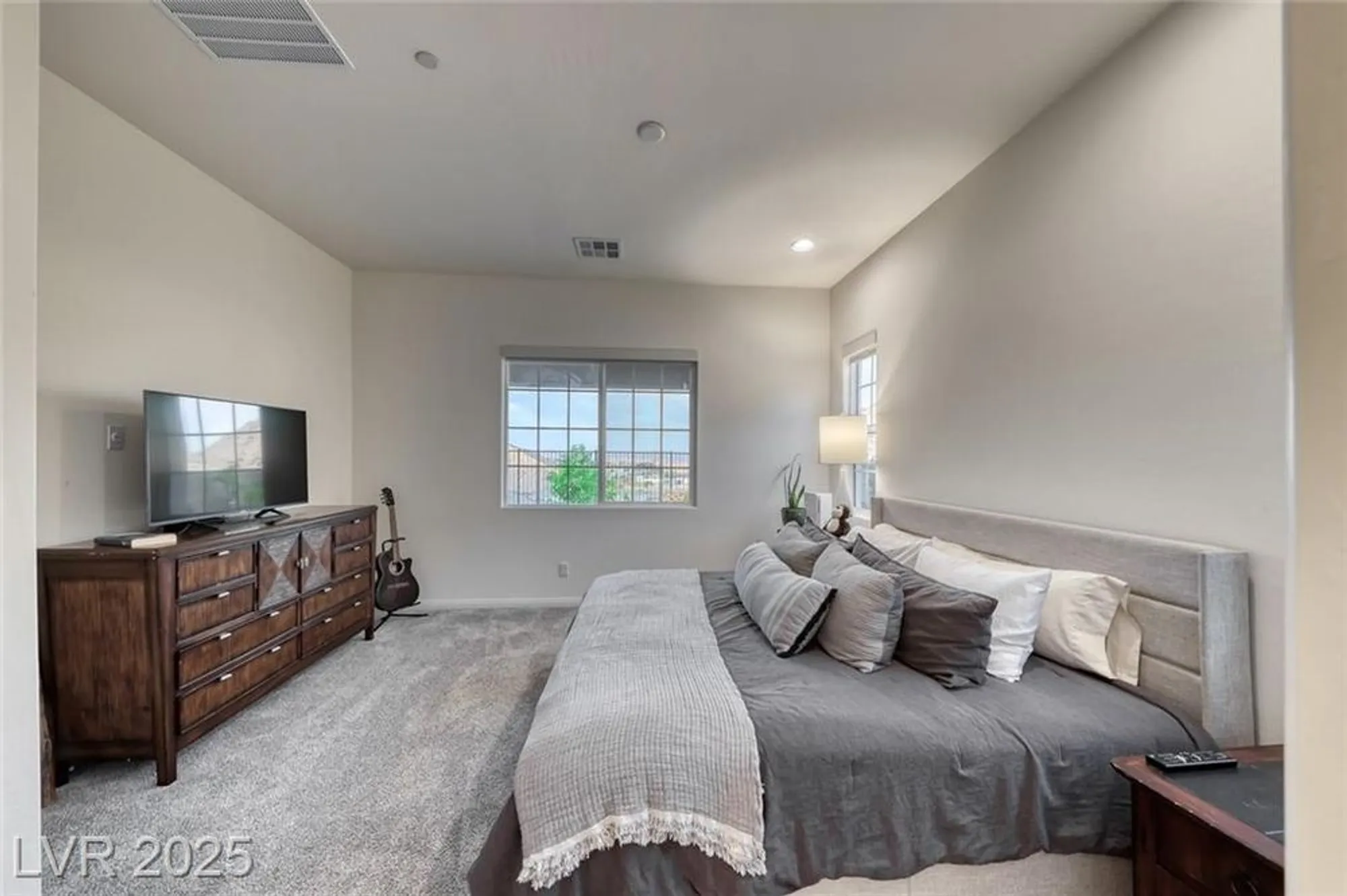 Property Slideshow image 32 of 78 | 32 tatahatso point st, Henderson, NV, 89011
