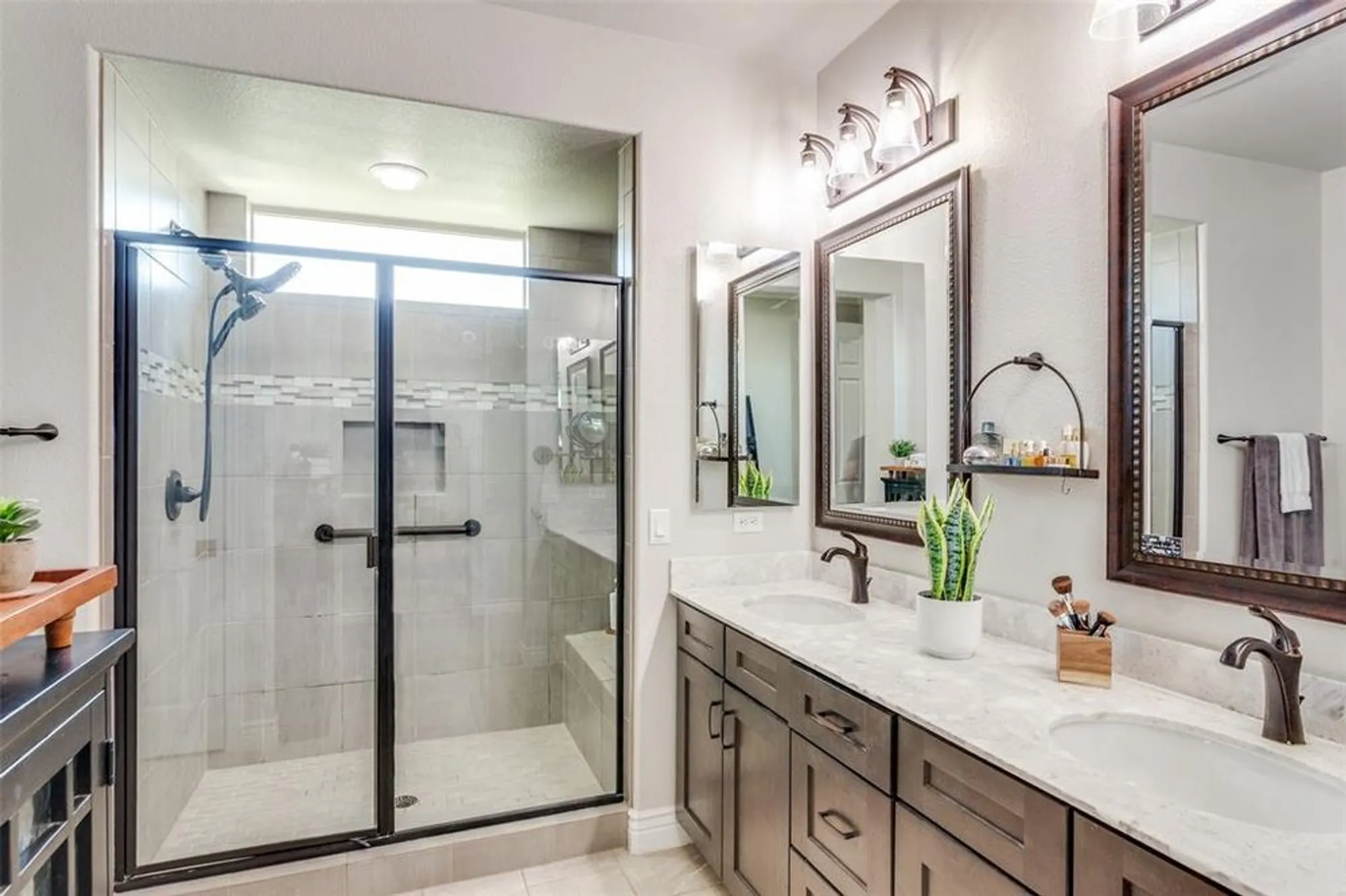 Property Slideshow image 18 of 36 | 9900 silver rock way, Denton, TX, 76207