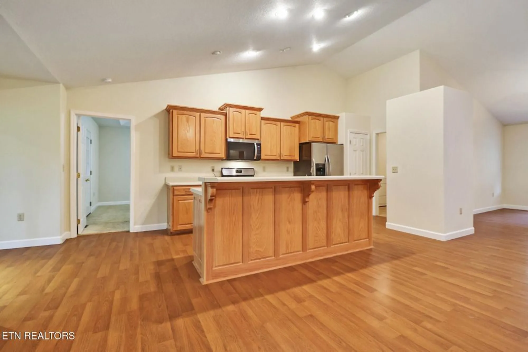 Property Slideshow image 13 of 24 | 348 lakeview dr, Crossville, TN, 38558