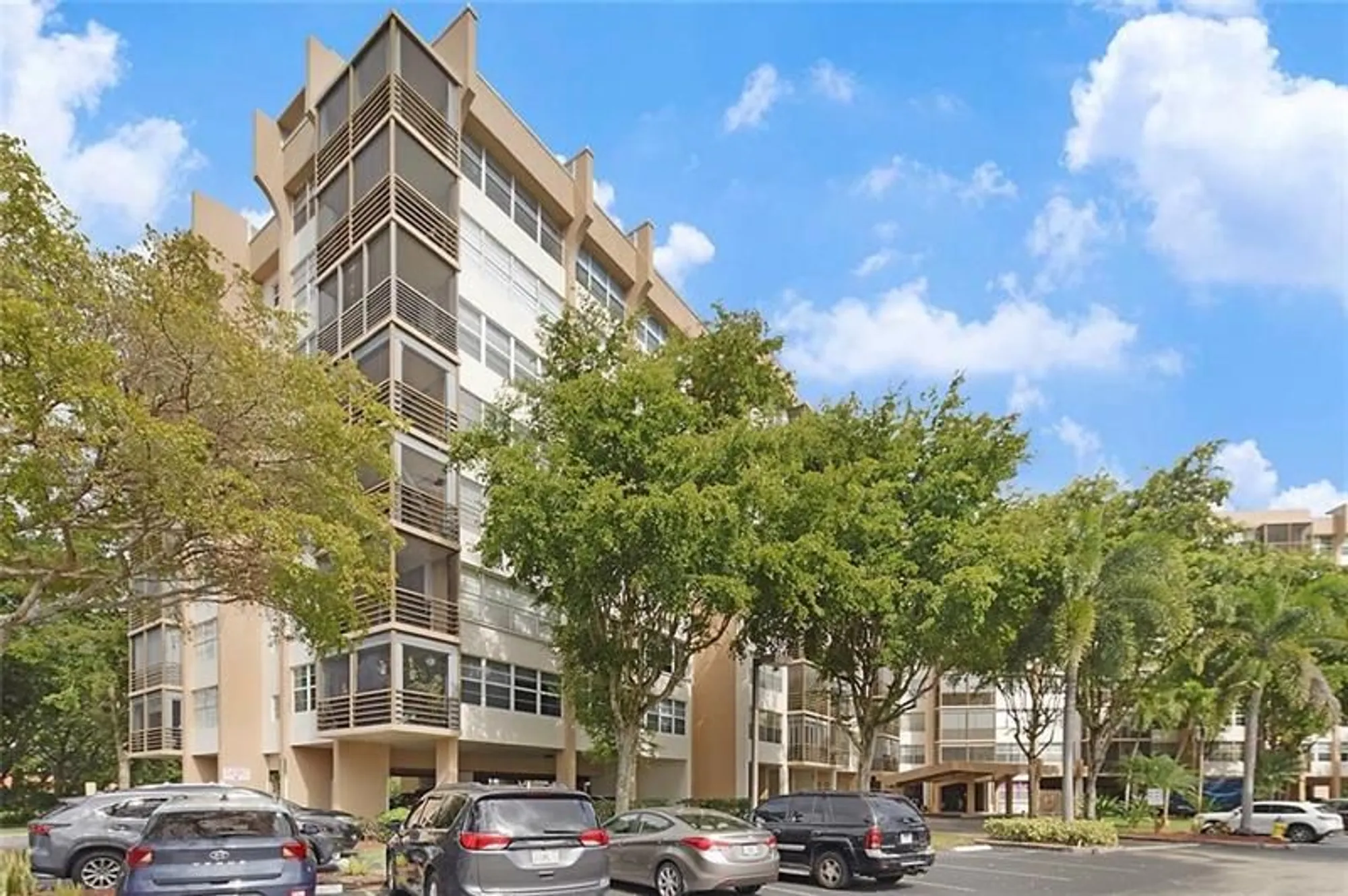 Property Slideshow image 2 of 26 | 1400 saint charles pl 616, Pembroke Pines, FL, 33026