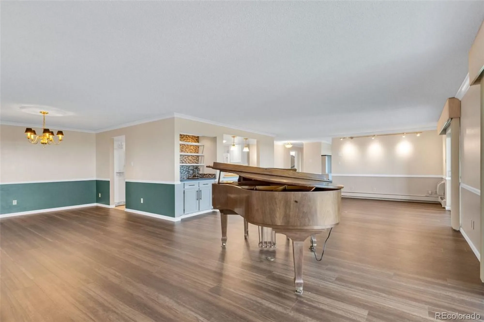 Property Slideshow image 5 of 50 | 14390 e marina dr apt 606, Aurora, CO, 80014