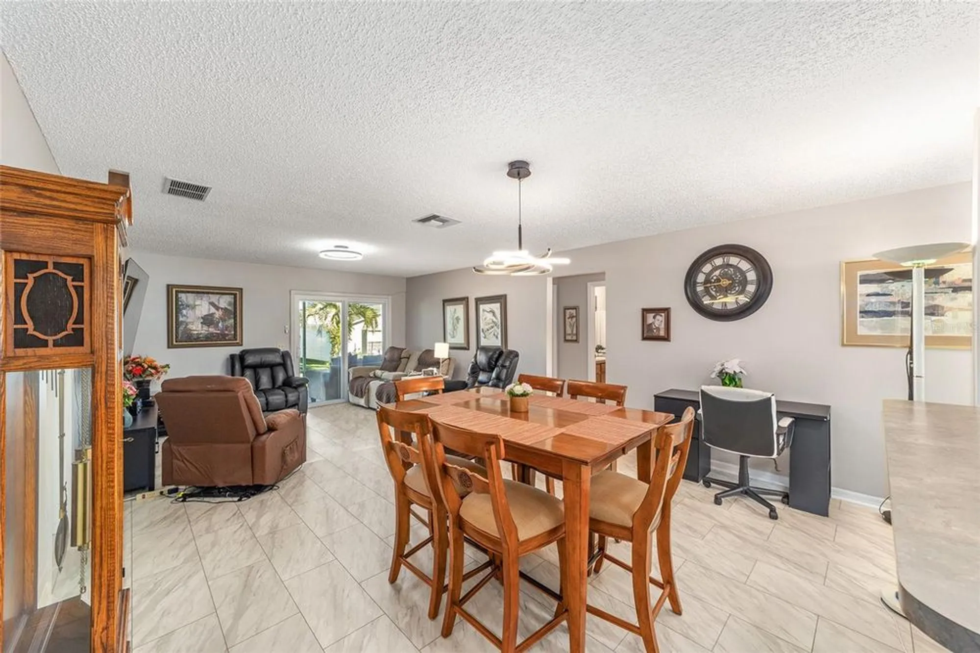 Property Slideshow image 10 of 40 | 8143 se 175th columbia pl, The Villages, FL, 32162