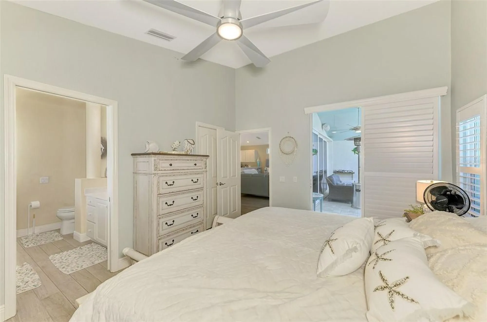 Property Slideshow image 32 of 55 | 320 bermuda ct 10, Venice, FL, 34293
