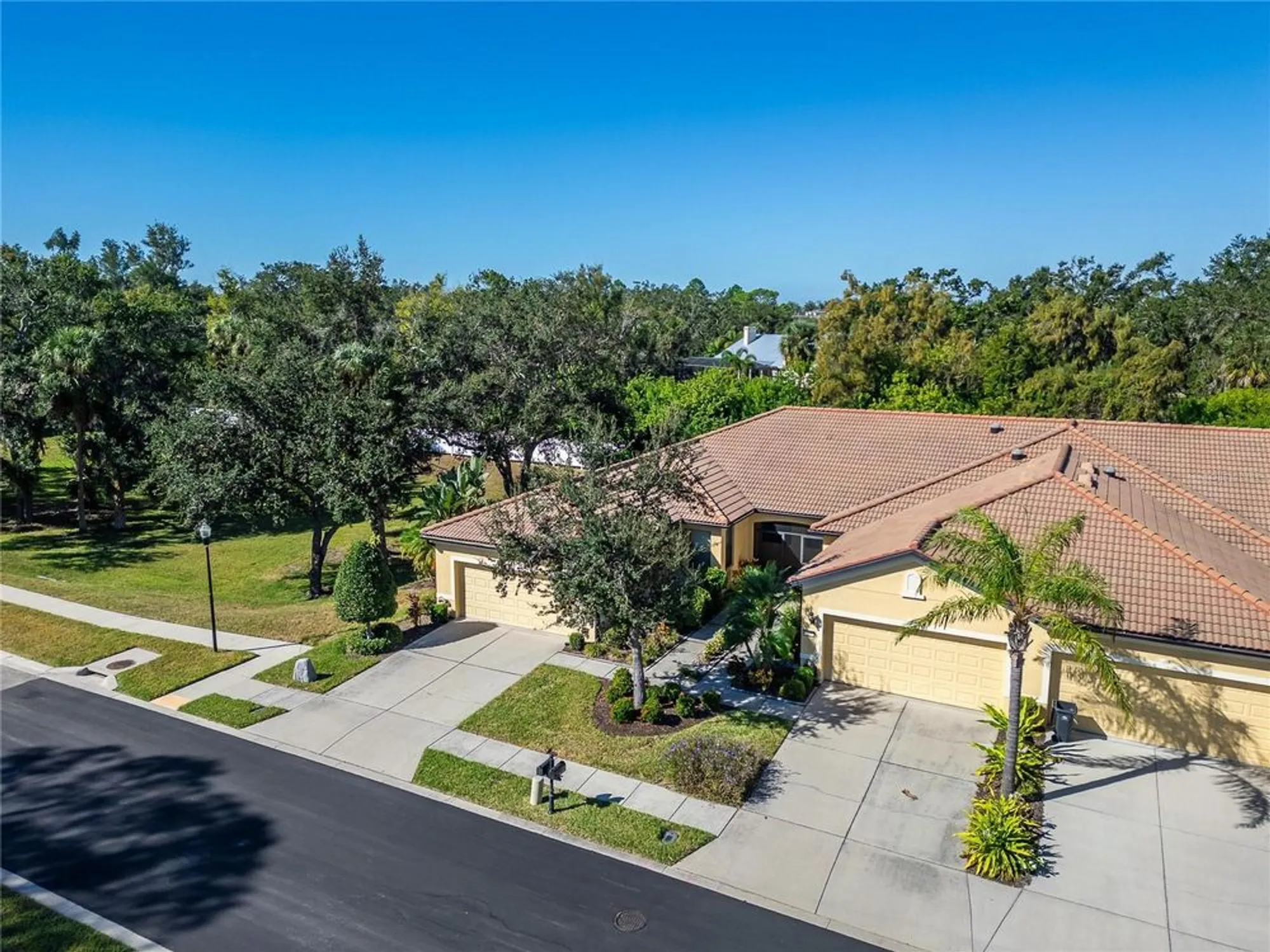 Property Slideshow image 60 of 72 | 420 cedar falls dr, Apollo Beach, FL, 33572