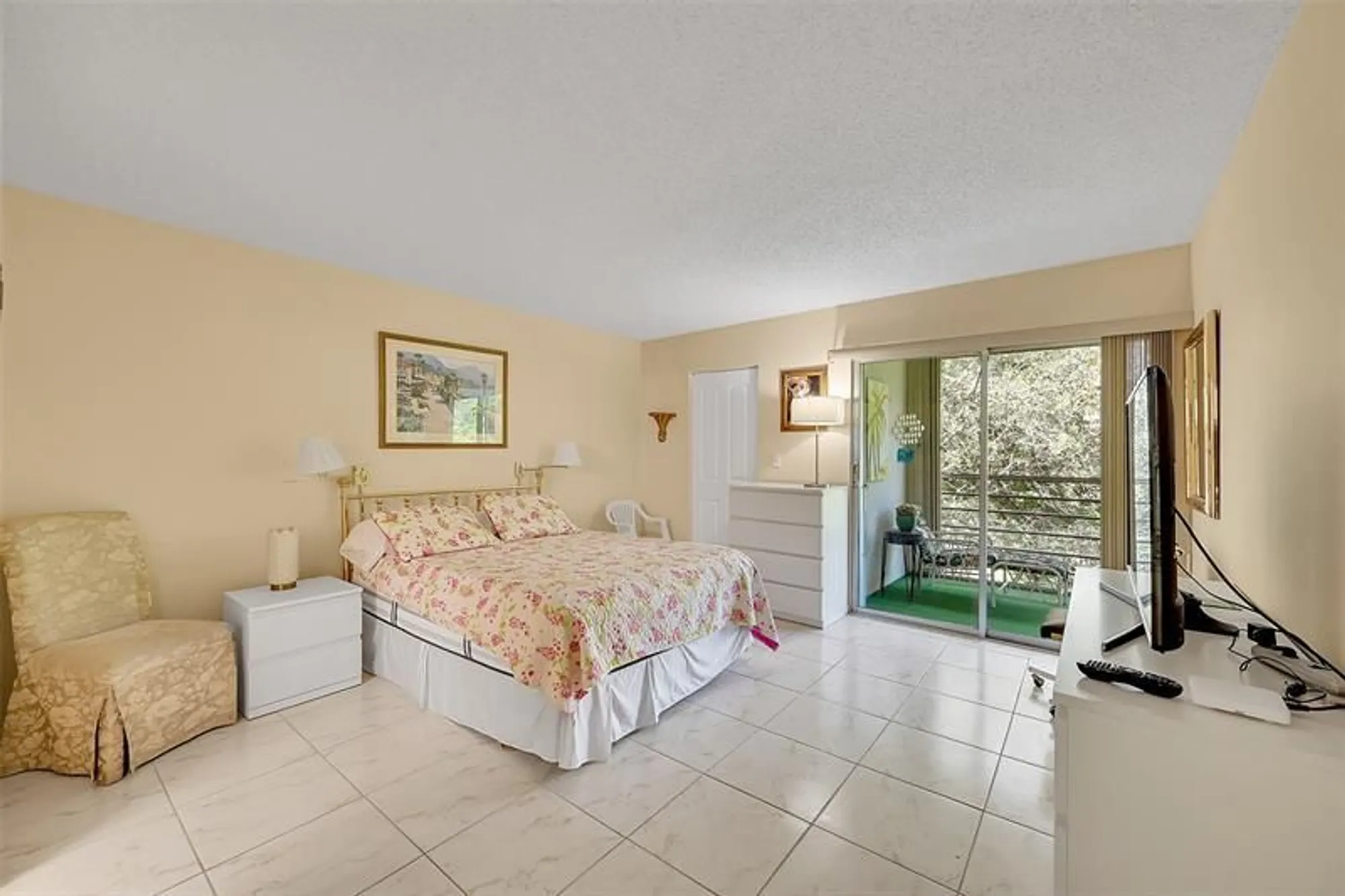Property Slideshow image 7 of 44 | 2403 antigua cir c4, Coconut Creek, FL, 33066