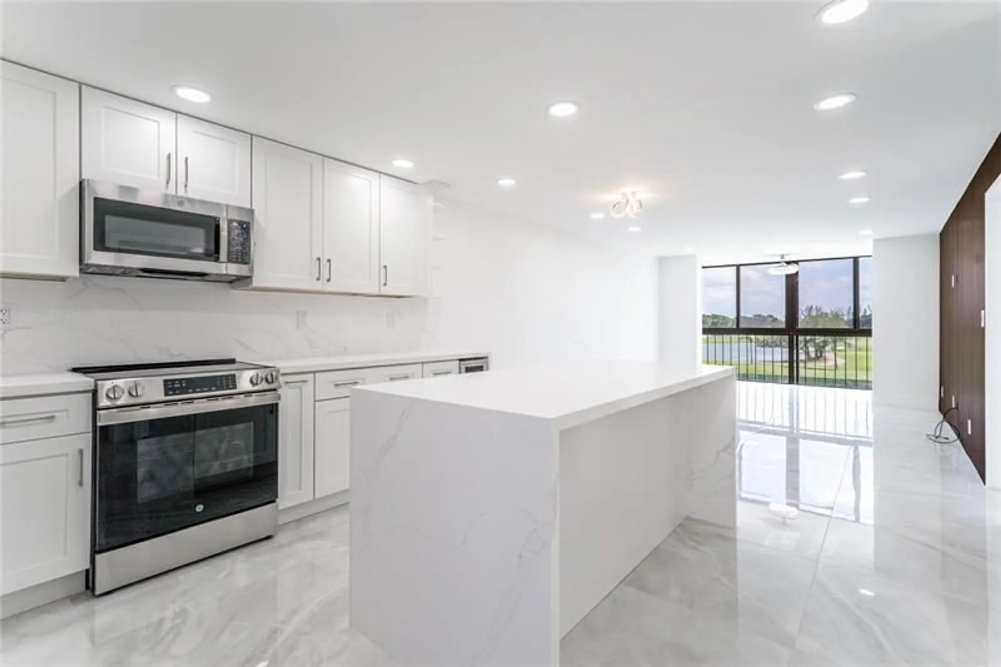 Property Slideshow image 8 of 81 | 8900 washington blvd 418, Pembroke Pines, FL, 33025