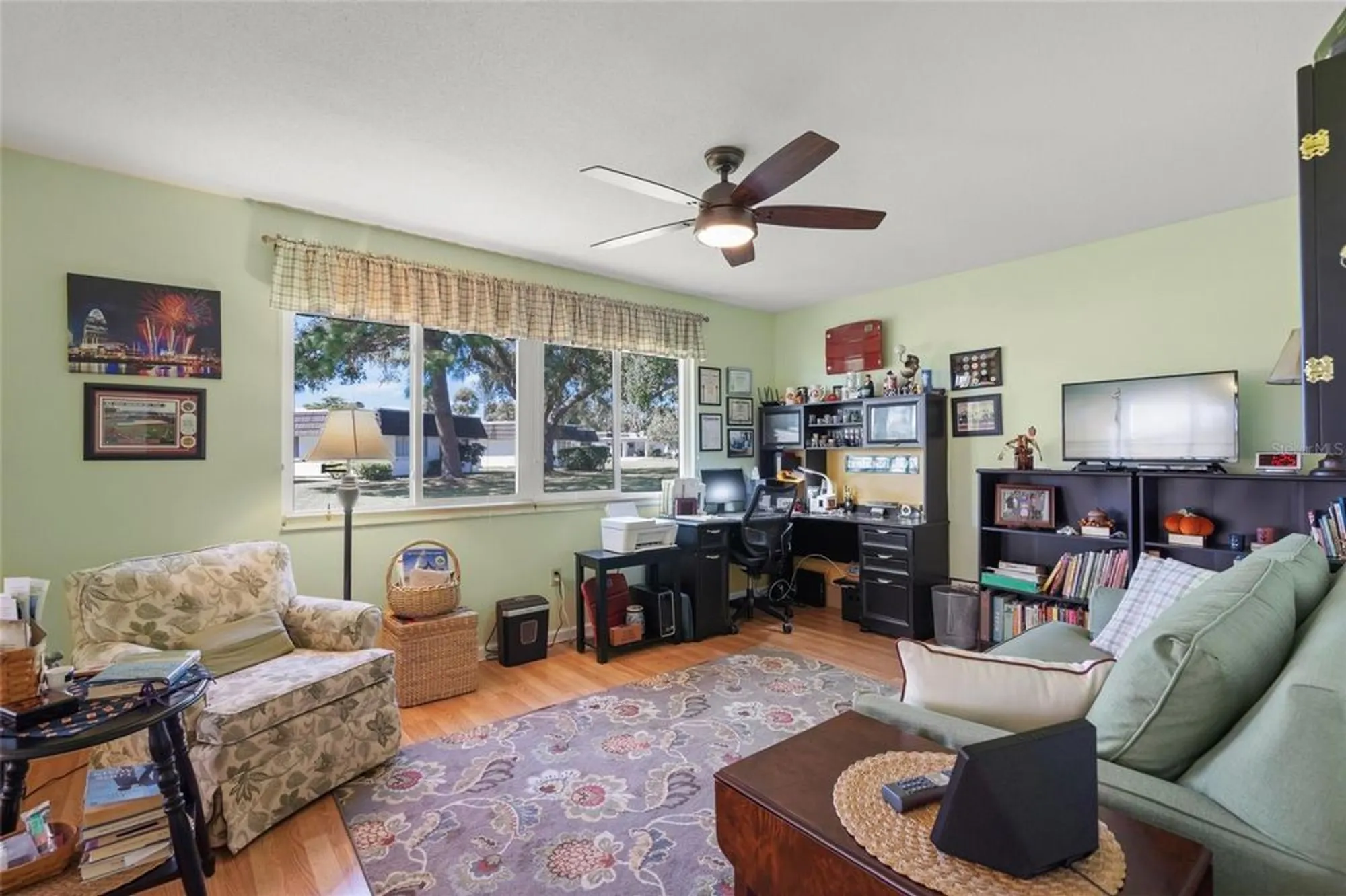 Property Slideshow image 9 of 41 | 1325 glen oaks dr 133, Sarasota, FL, 34232