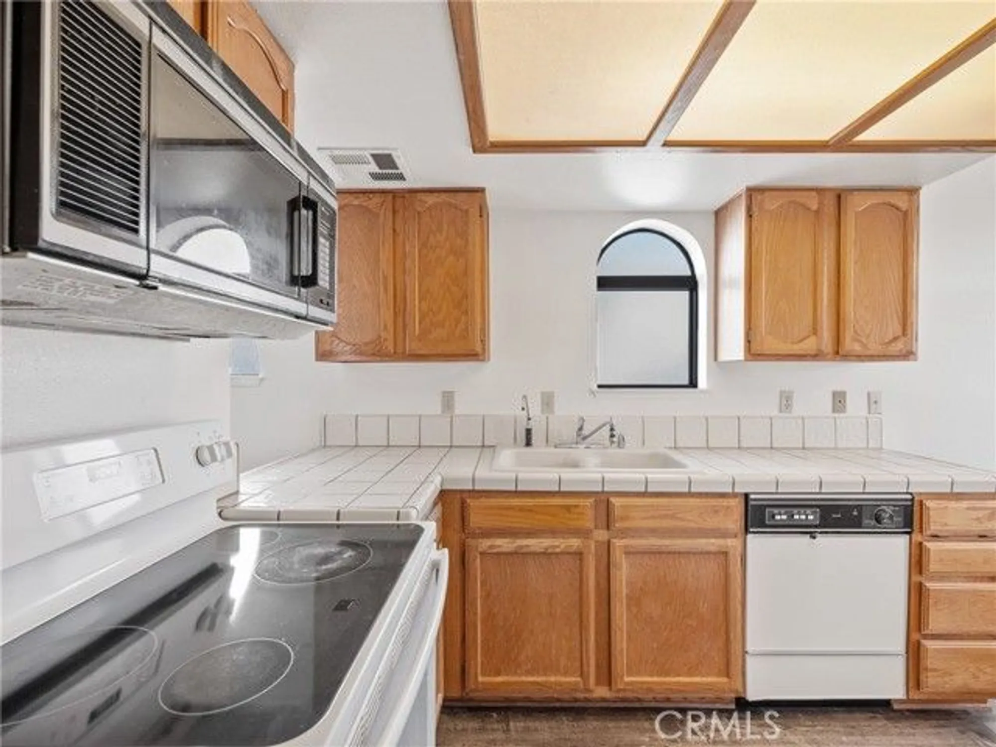 Property Slideshow image 7 of 37 | 19246 pine way, Apple Valley, CA, 92308