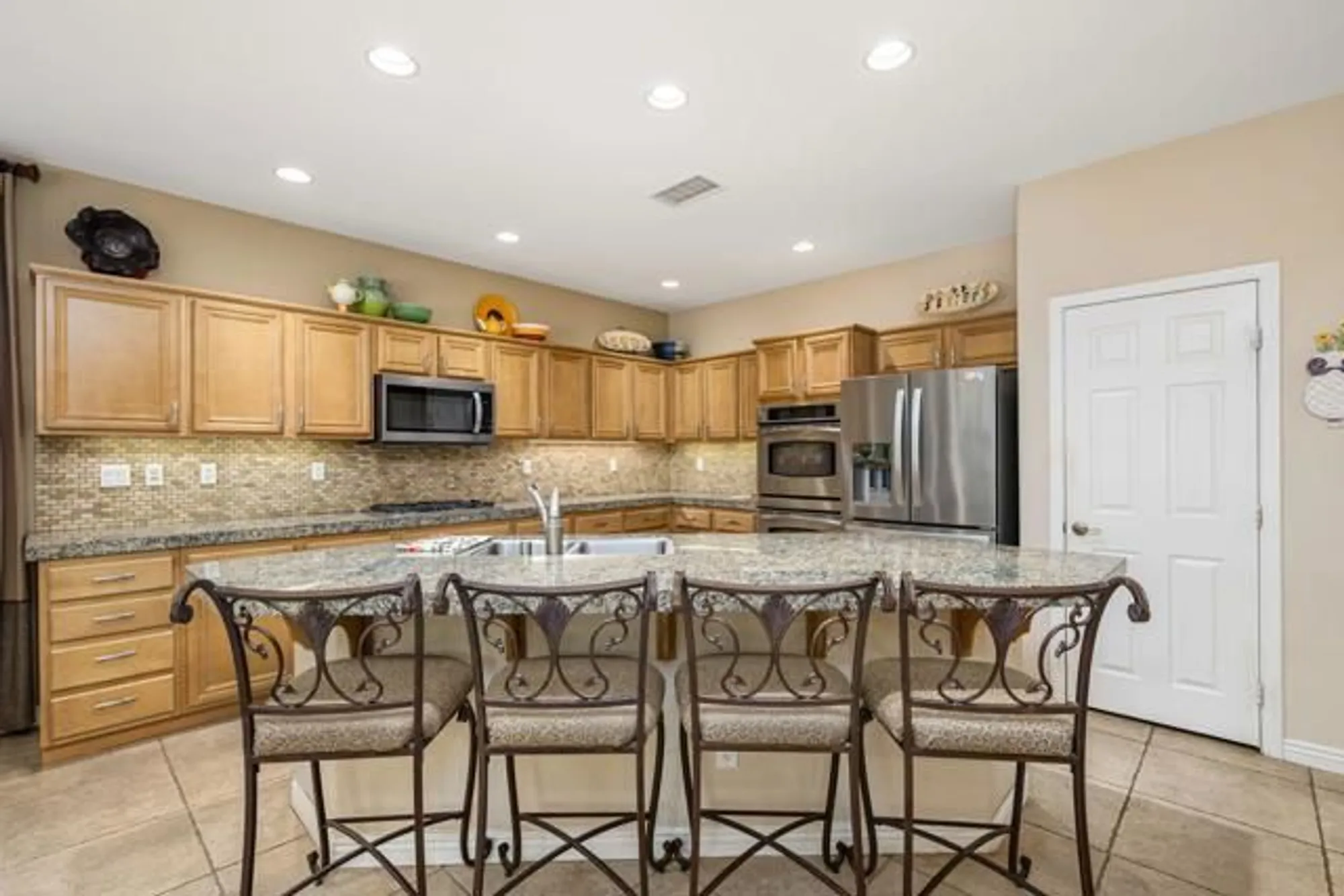 Property Slideshow image 18 of 48 | 60119 honeysuckle st, La Quinta, CA, 92253