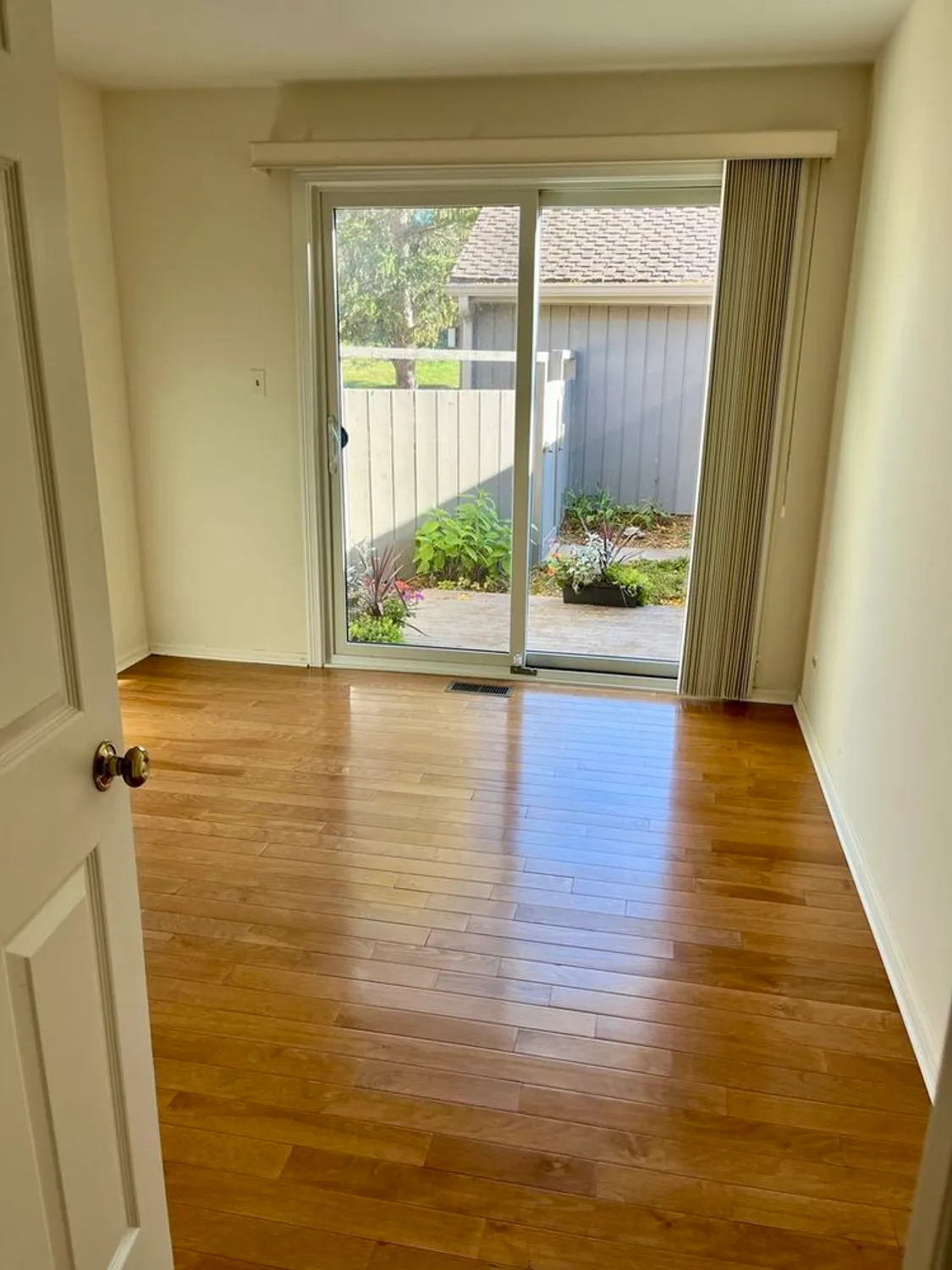 Property Slideshow image 17 of 43 | 315 bluff ct c, Lake Barrington, IL, 60010