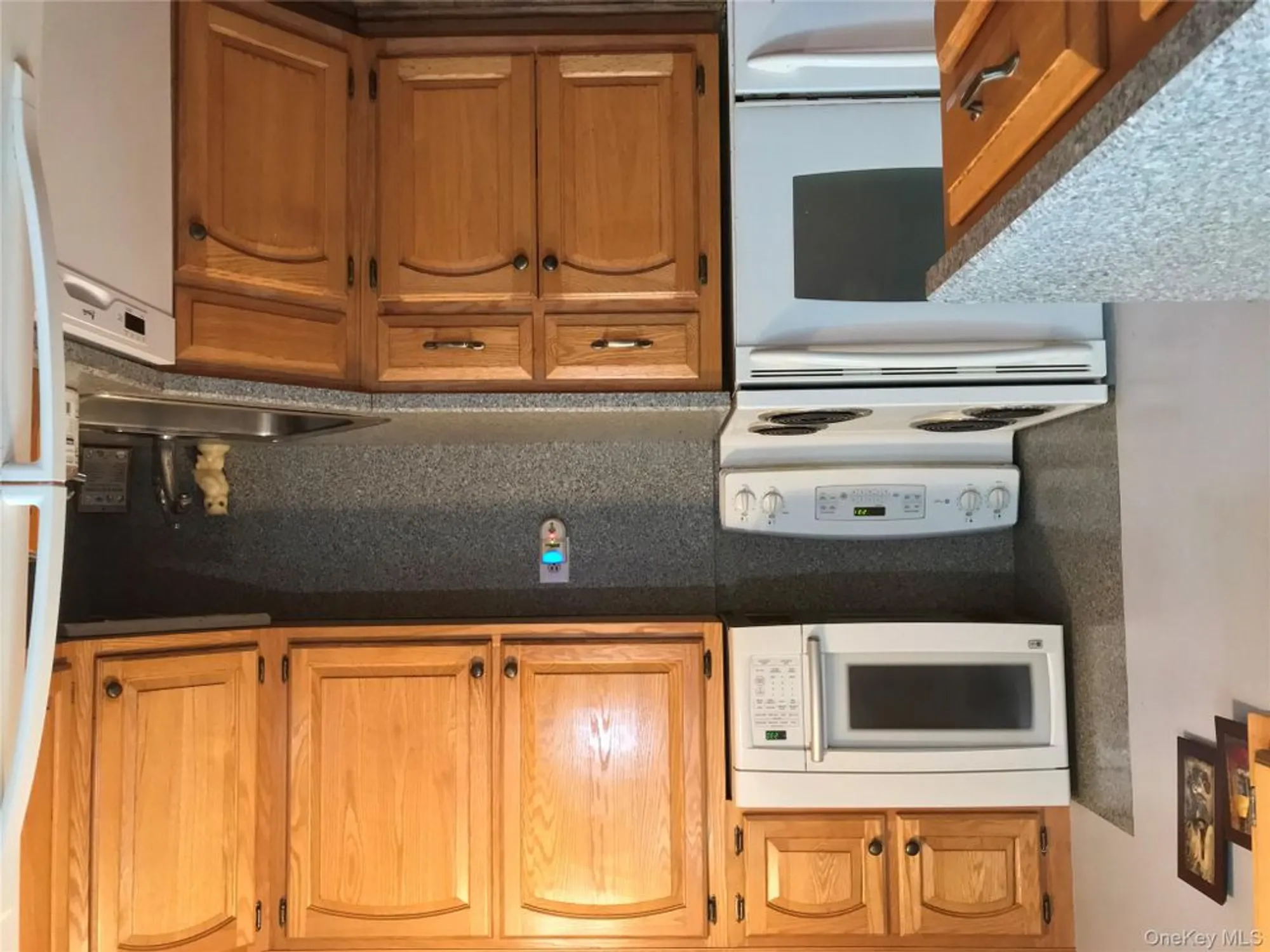 Property Slideshow image 5 of 13 | 405 woodbridge dr d, Ridge, NY, 11961