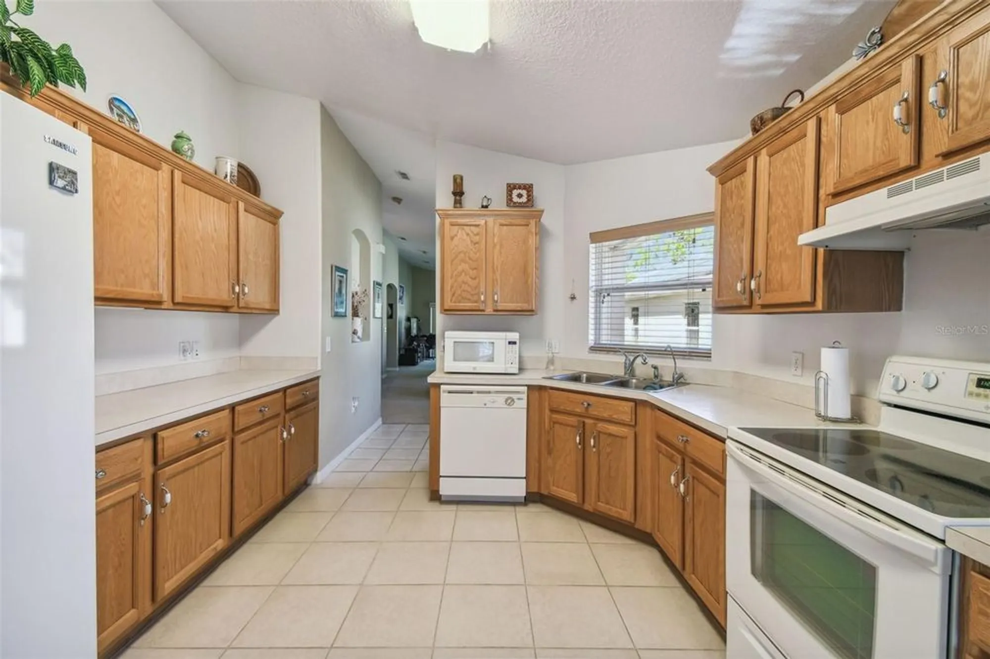 Property Slideshow image 10 of 47 | 200 grand canal dr, Kissimmee, FL, 34759