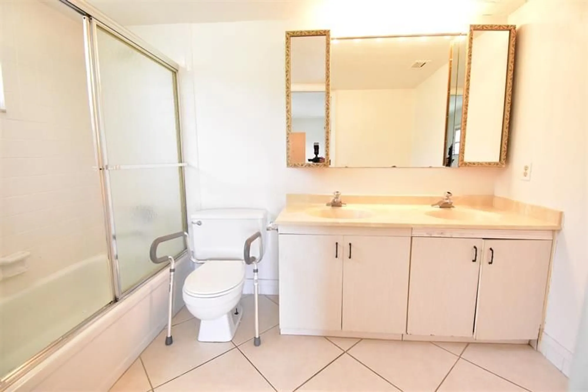 Property Slideshow image 10 of 20 | 2805 victoria way h2, Coconut Creek, FL, 33066