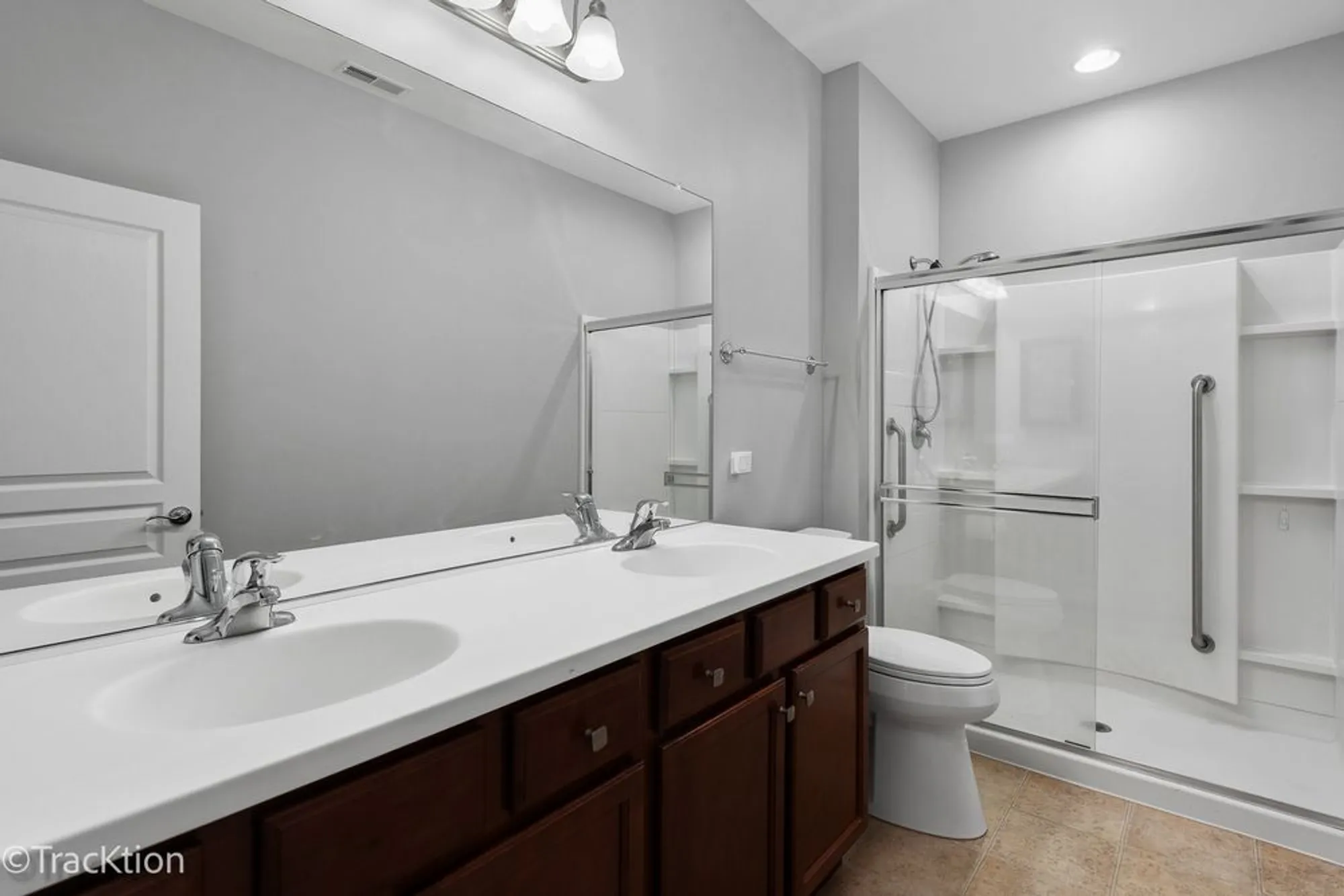 Property Slideshow image 19 of 33 | 704 flag dr, Shorewood, IL, 60404