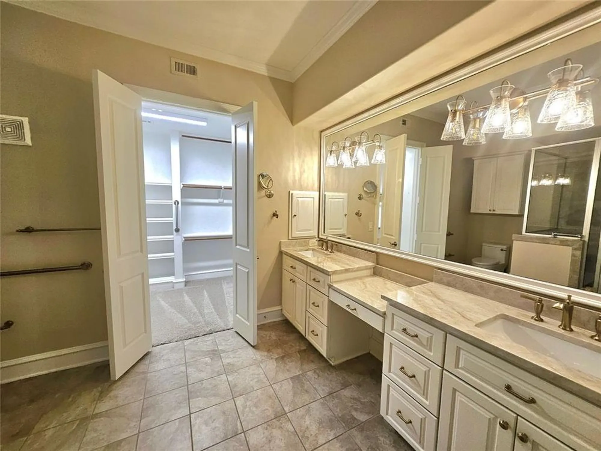 Property Slideshow image 11 of 35 | 301 watermere dr apt 216, Southlake, TX, 76092